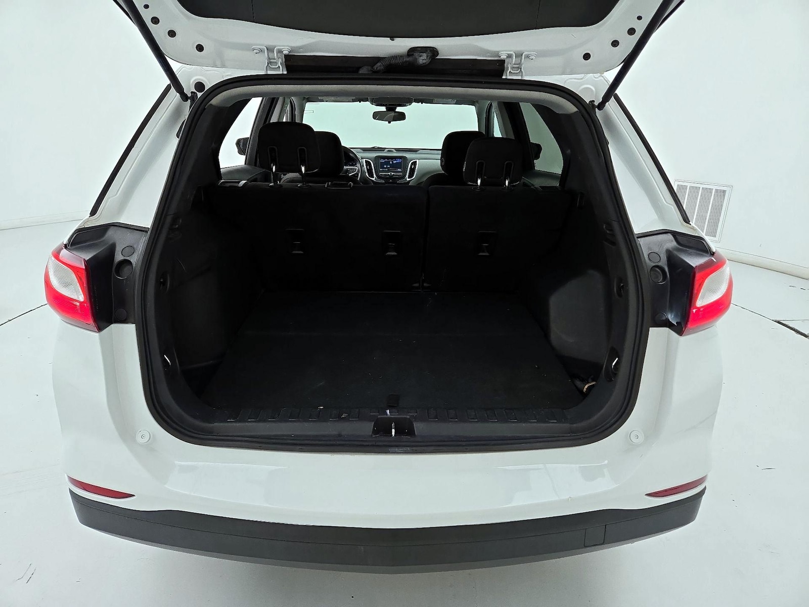 2019 Chevrolet Equinox LS - Photo 21