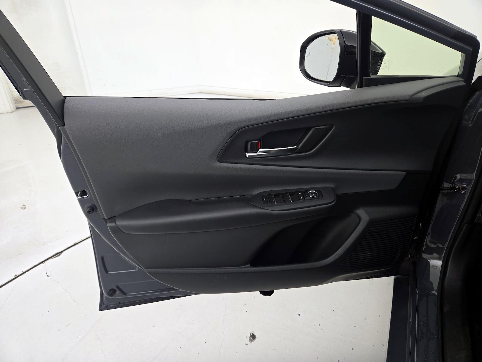 2023 Toyota Prius XLE - Photo 13
