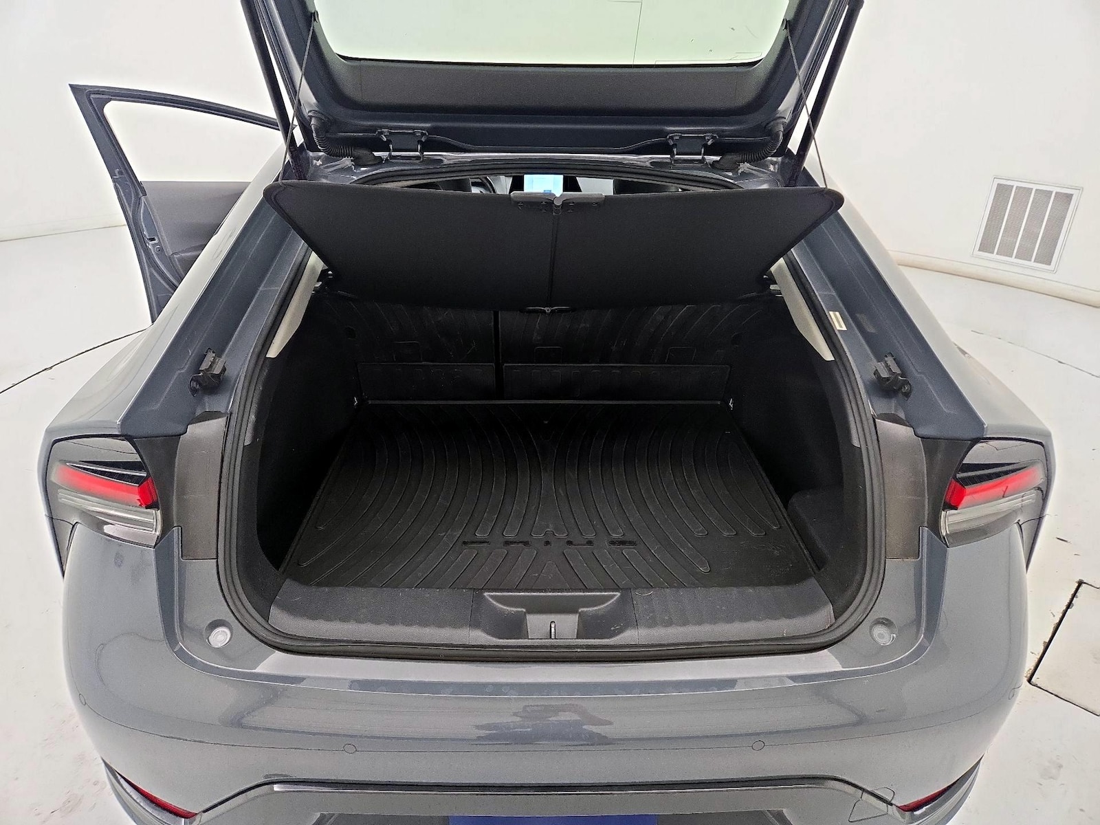 2023 Toyota Prius XLE - Photo 22