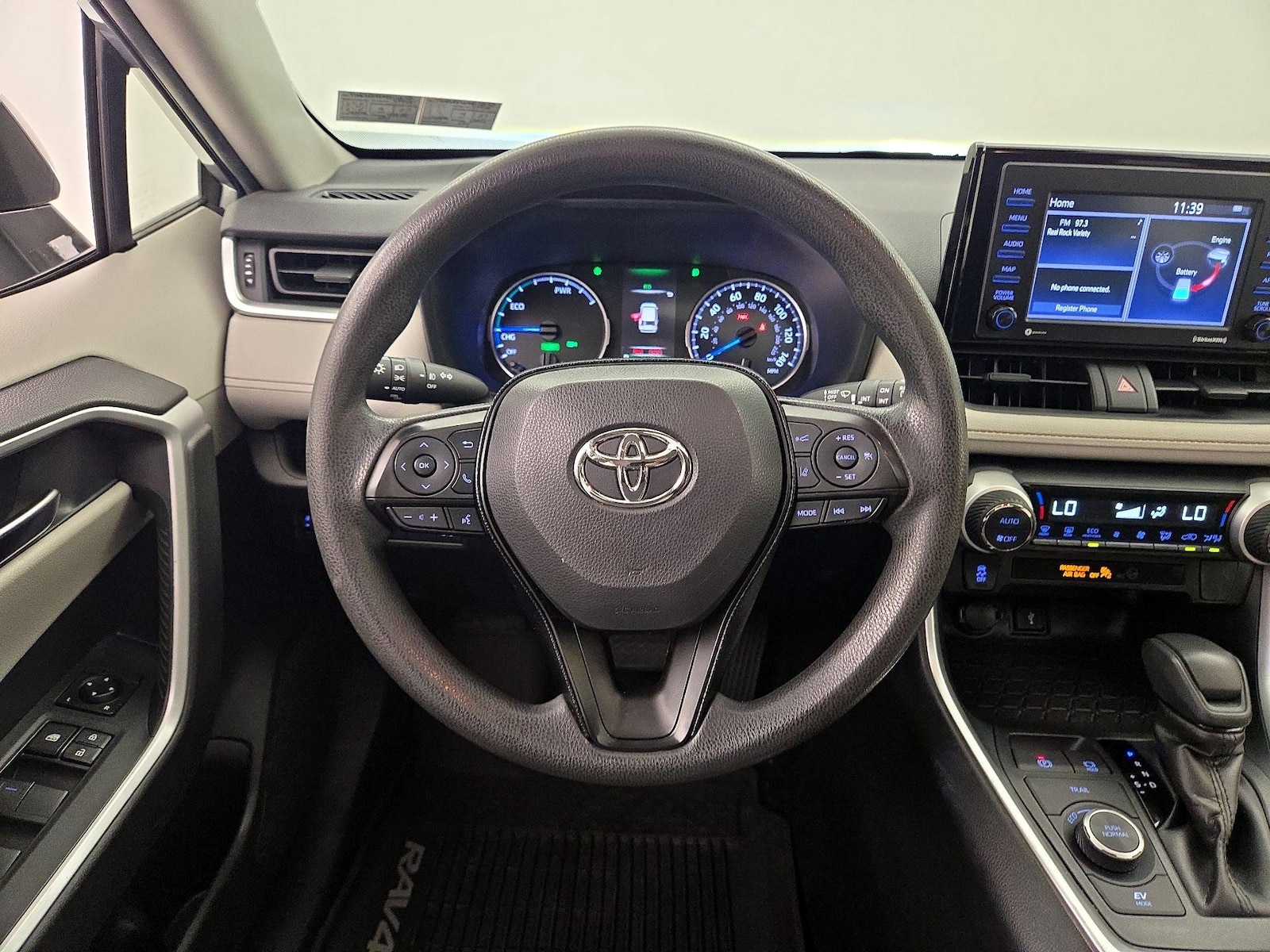 2021 Toyota RAV4 XLE - Photo 11