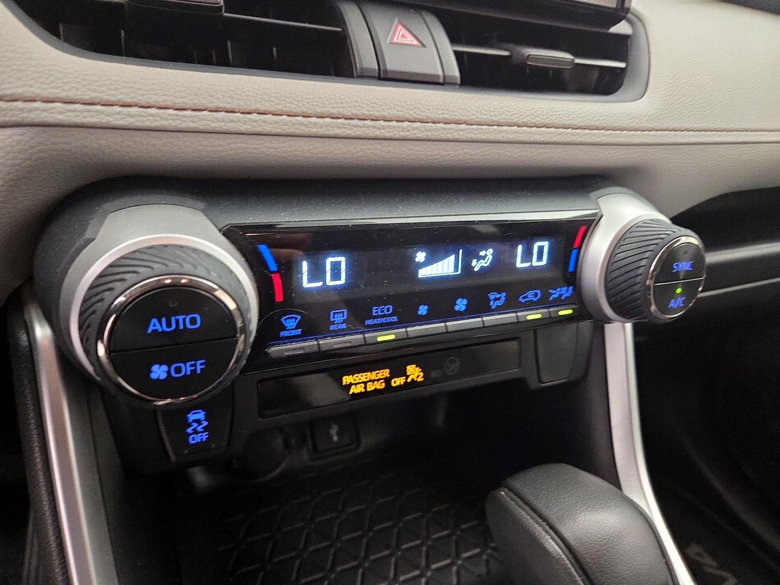 2021 Toyota RAV4 XLE - Photo 16