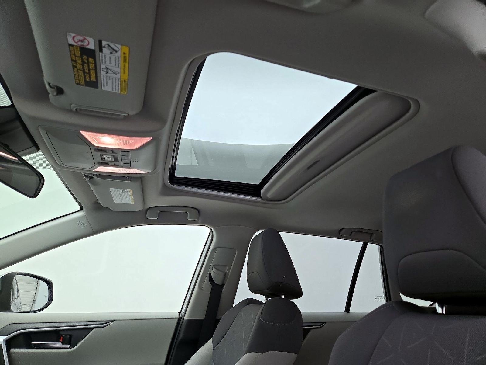 2021 Toyota RAV4 XLE - Photo 18