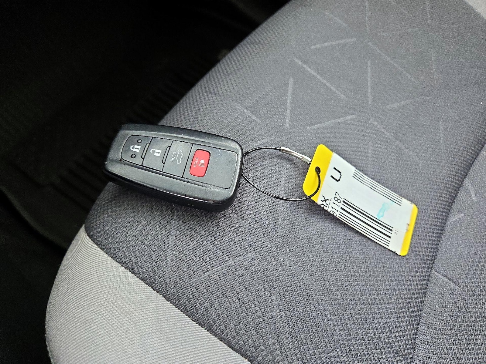 2021 Toyota RAV4 XLE - Photo 22