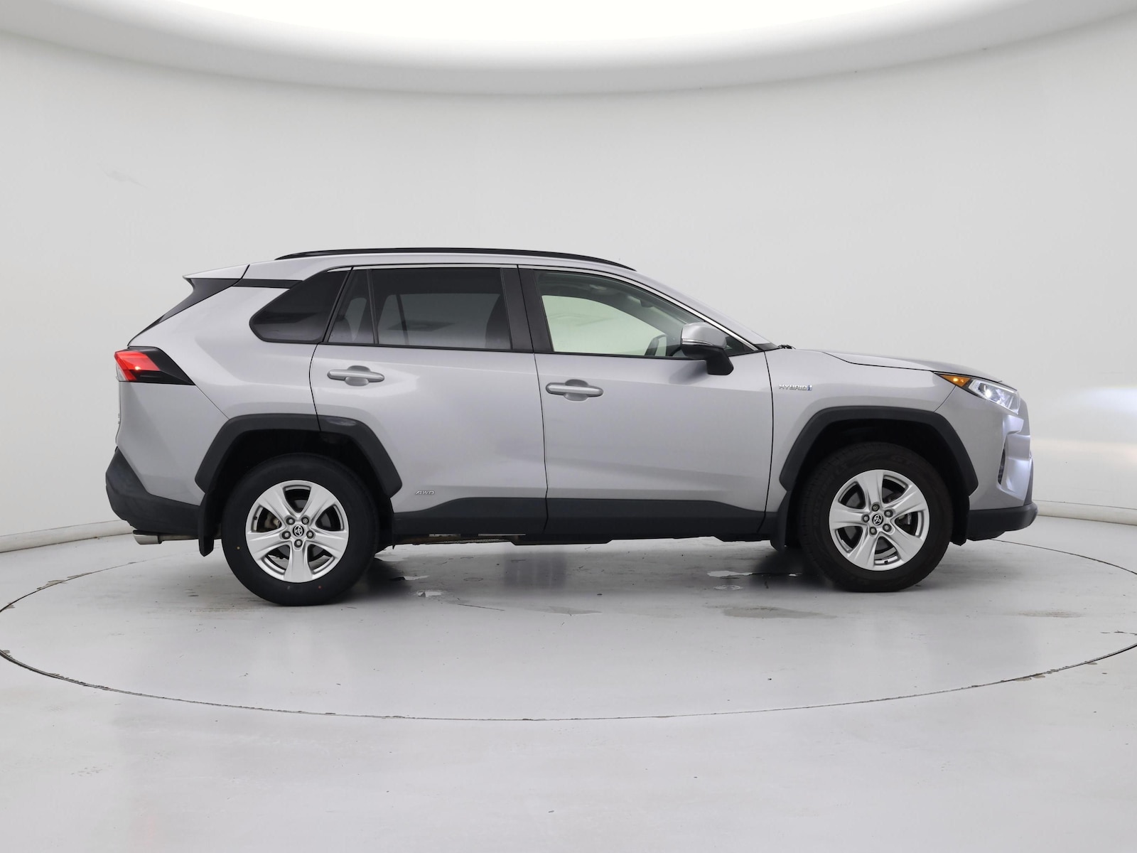 2021 Toyota RAV4 XLE - Photo 8