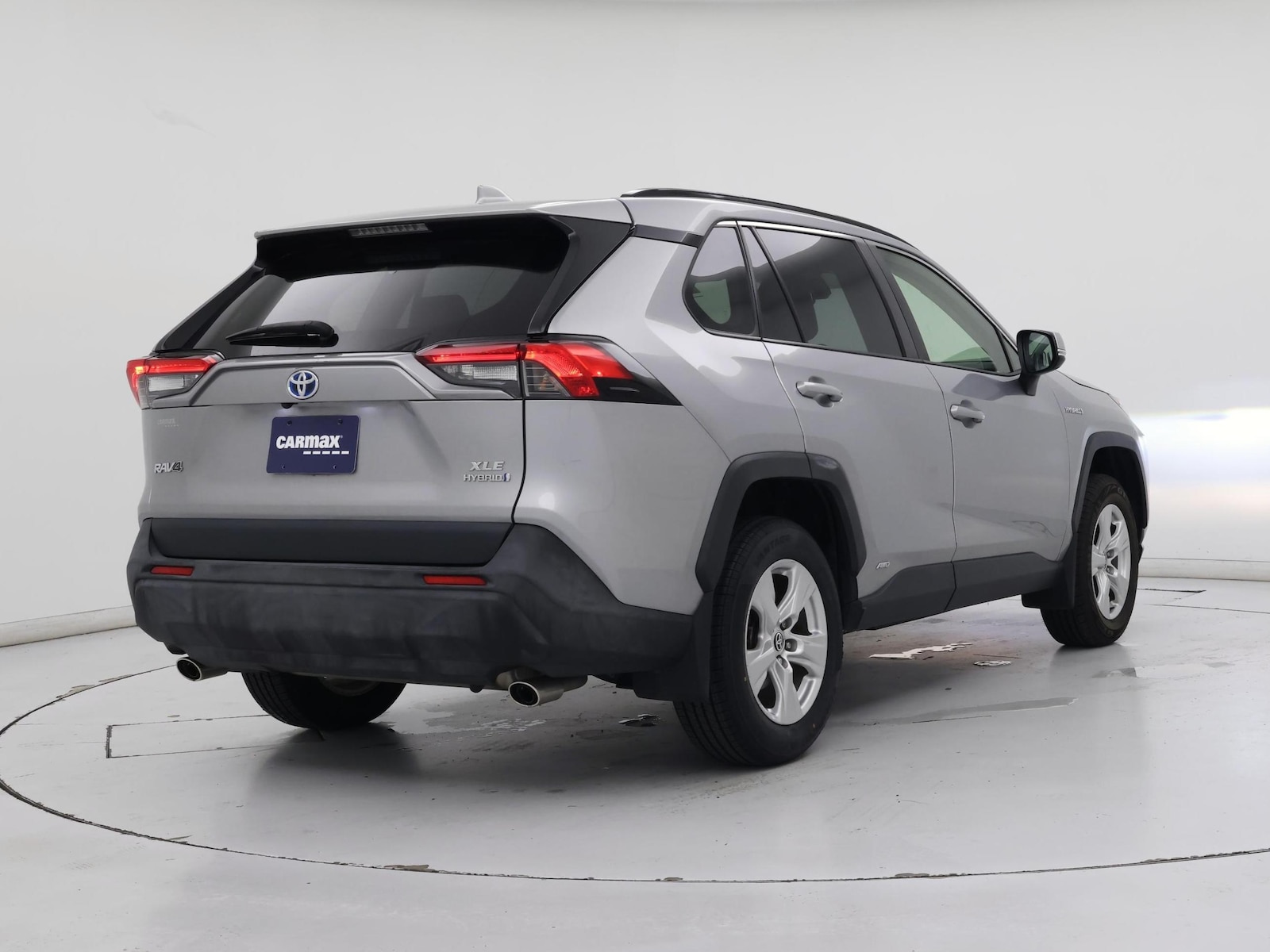 2021 Toyota RAV4 XLE - Photo 9
