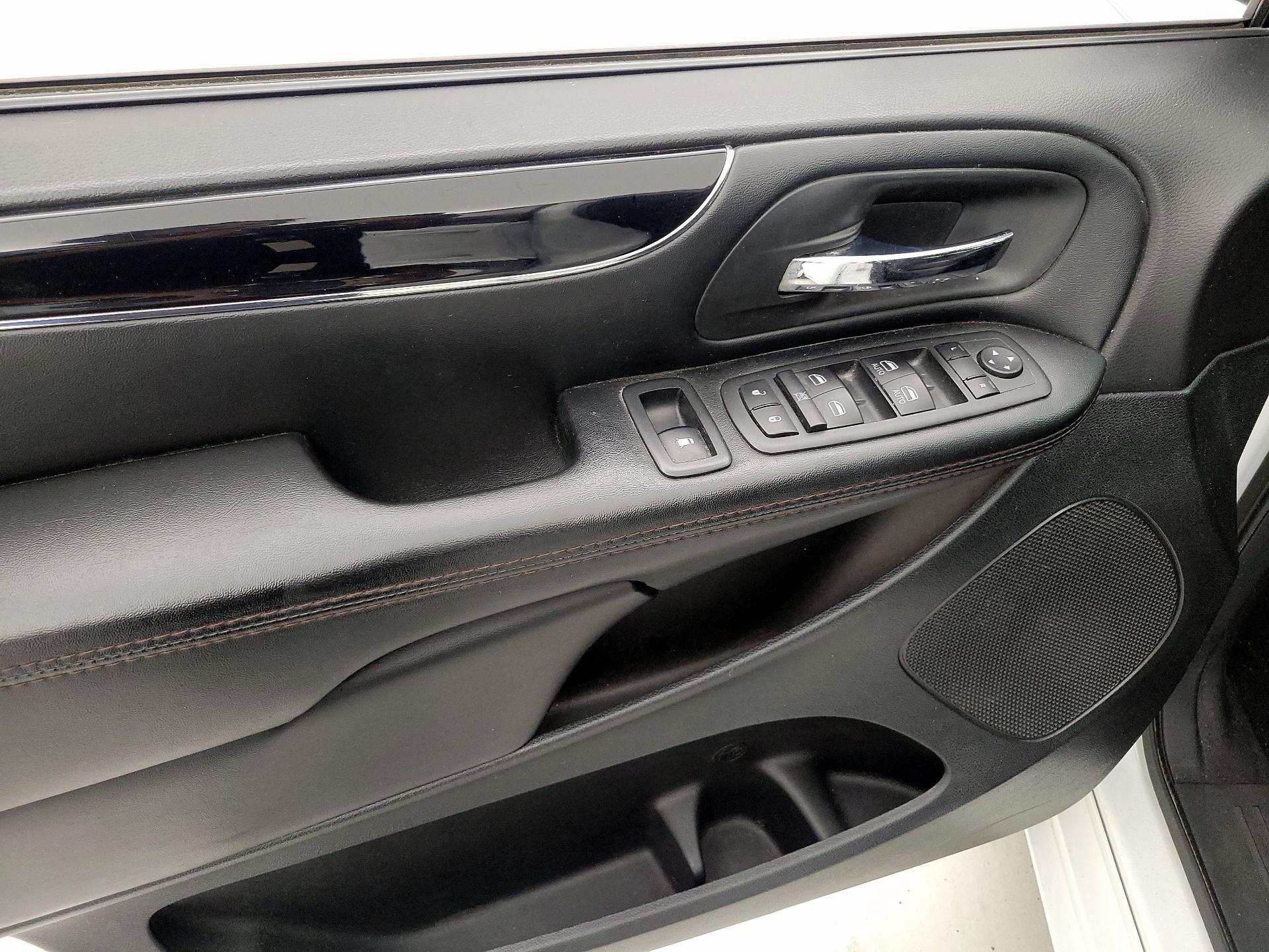 Thumbnail: 2019 Dodge Grand Caravan - 12