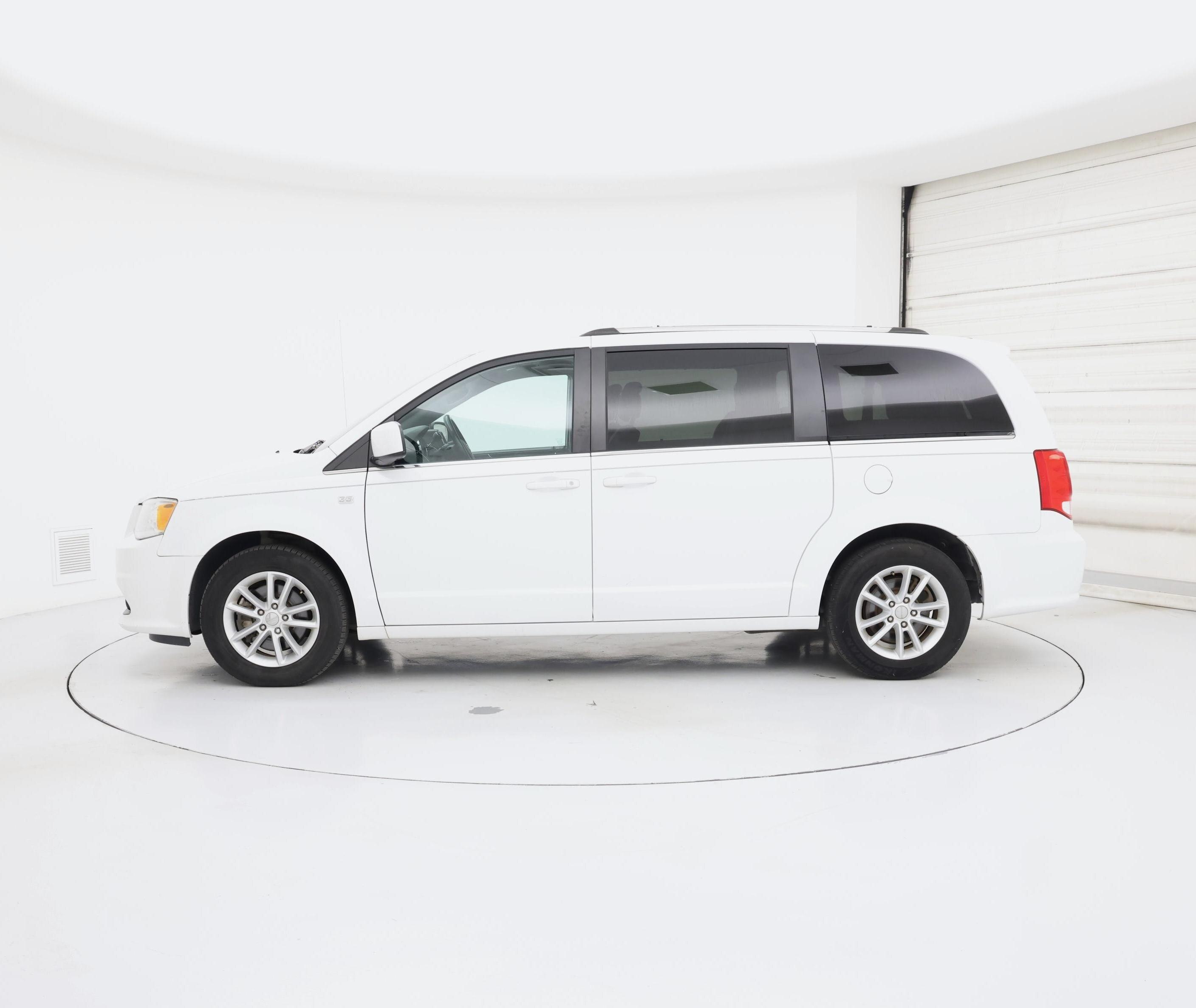 Thumbnail: 2019 Dodge Grand Caravan - 3
