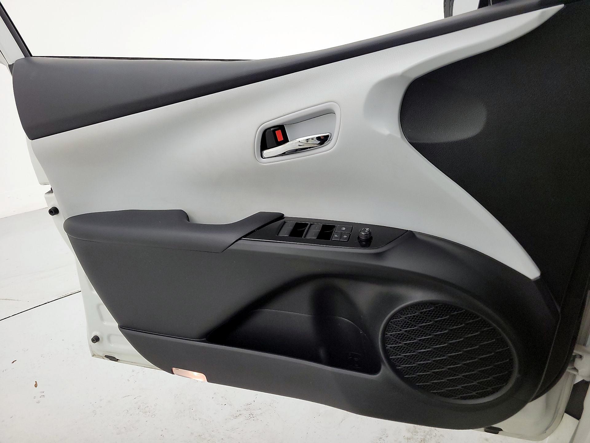 Thumbnail: 2019 Toyota Prius - 12