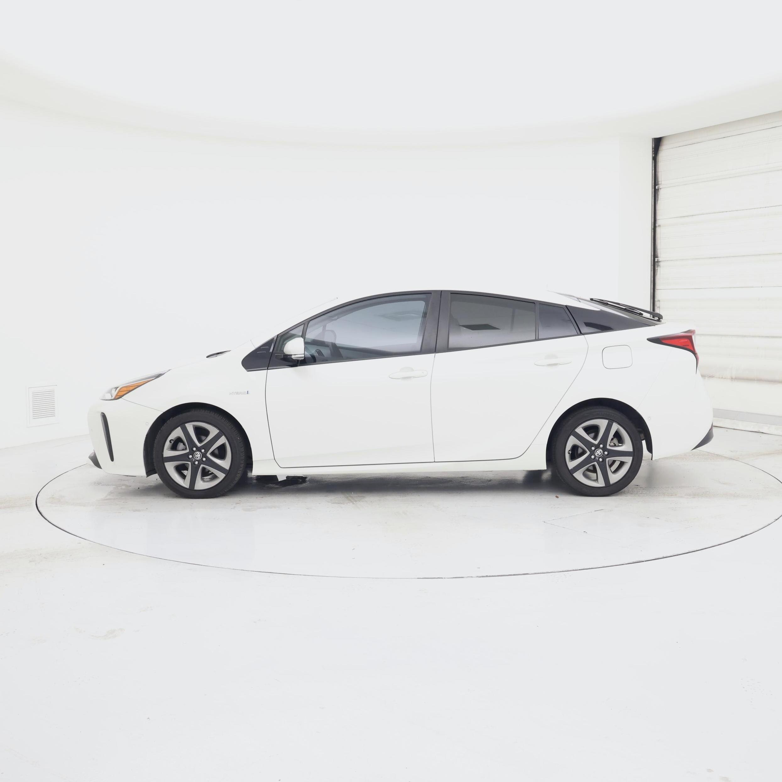 Thumbnail: 2019 Toyota Prius - 3