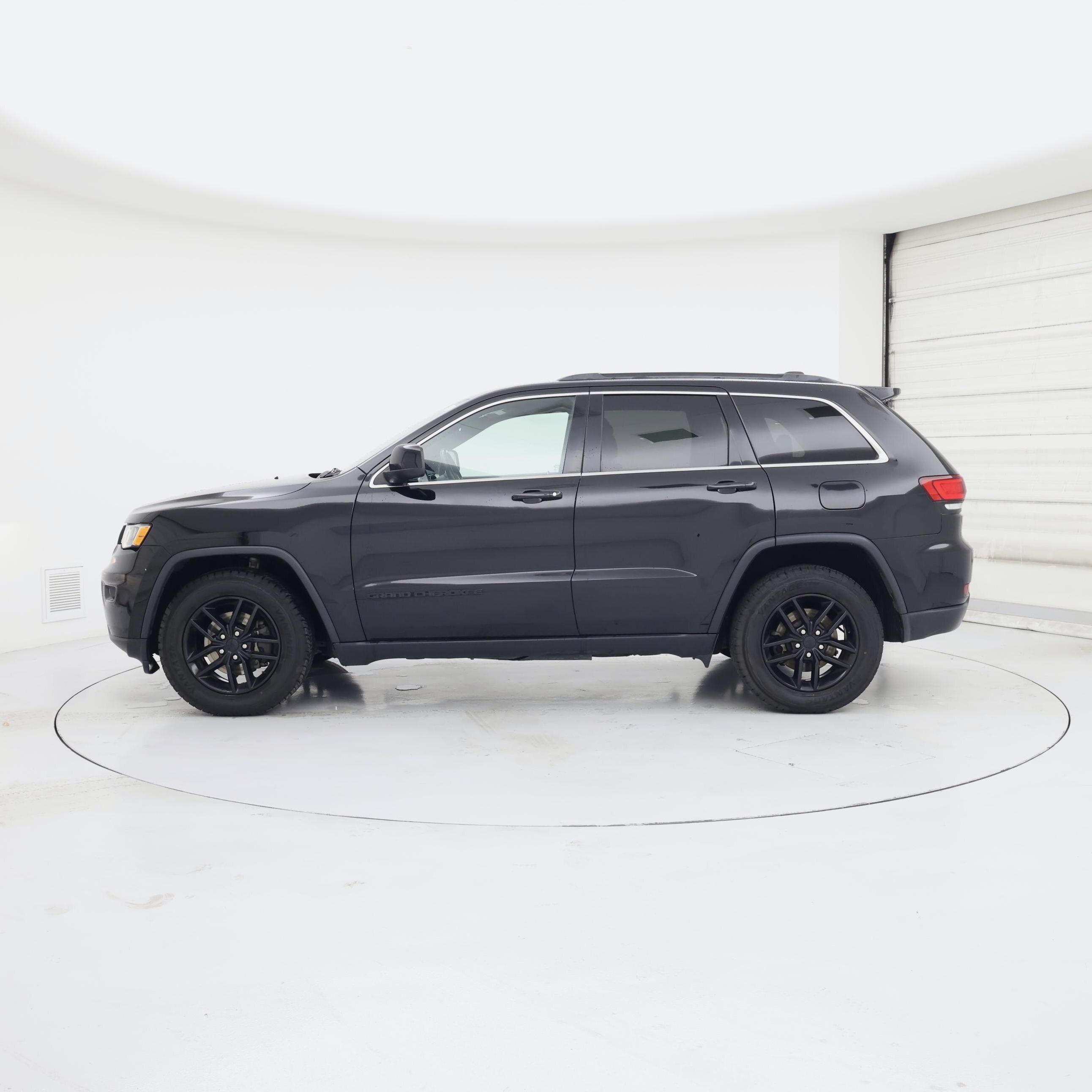 Thumbnail: 2020 Jeep Grand Cherokee - 3
