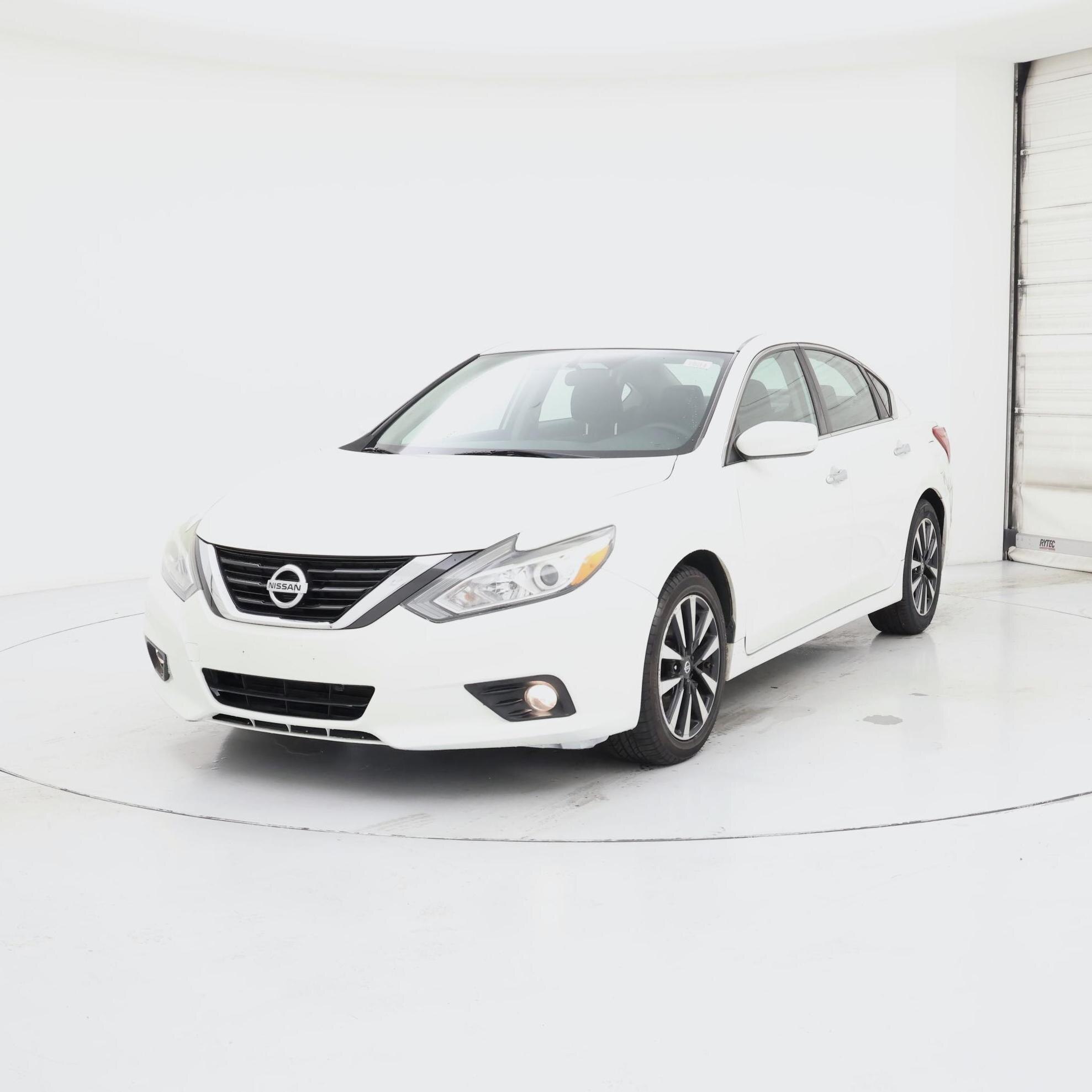 Thumbnail: 2018 Nissan Altima - 4