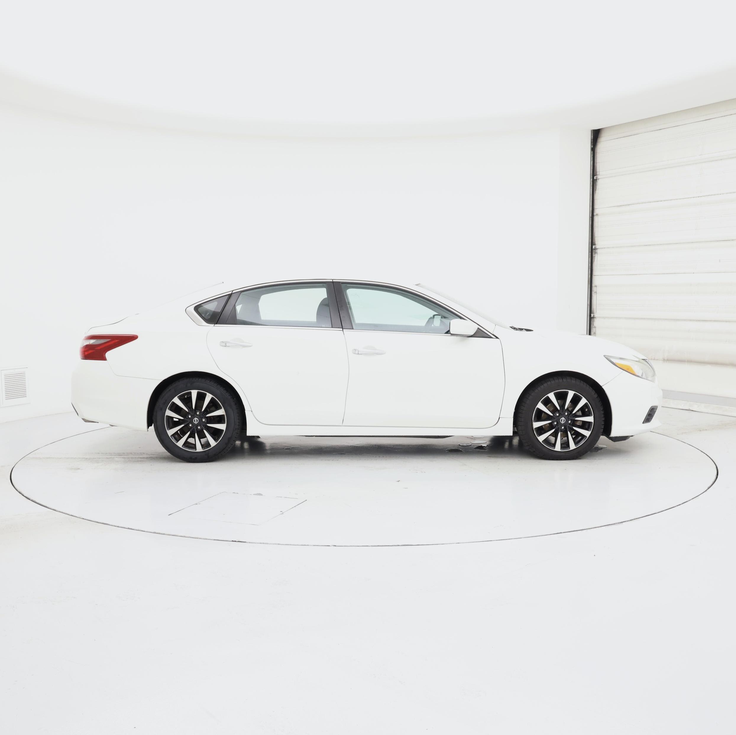 Thumbnail: 2018 Nissan Altima - 7