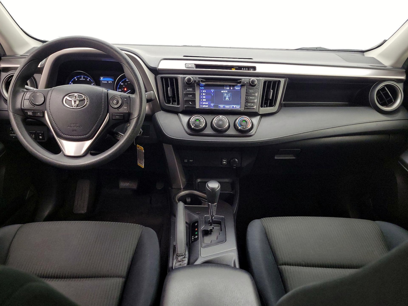2017 Toyota RAV4 LE - Photo 10
