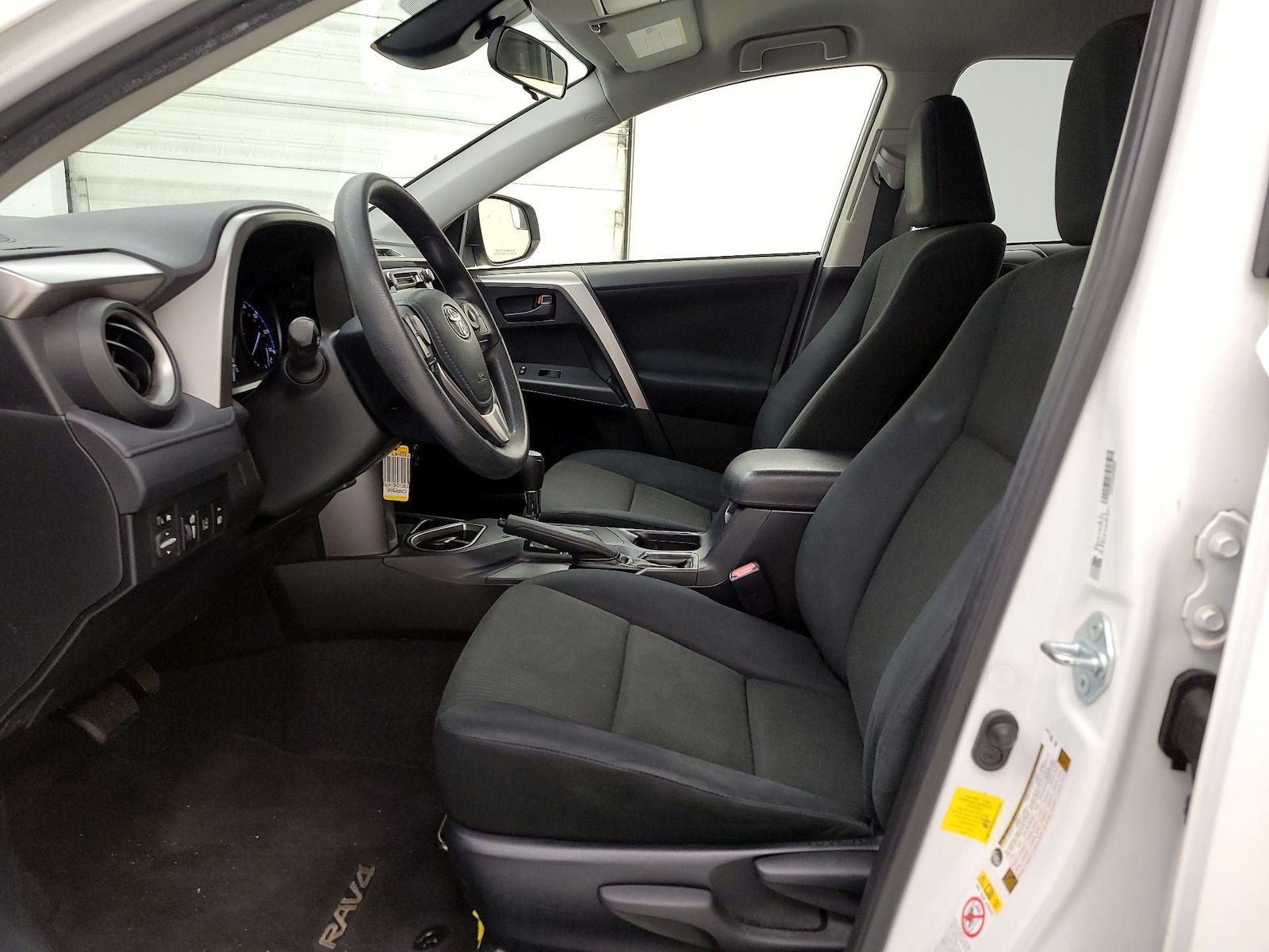 2017 Toyota RAV4 LE - Photo 12