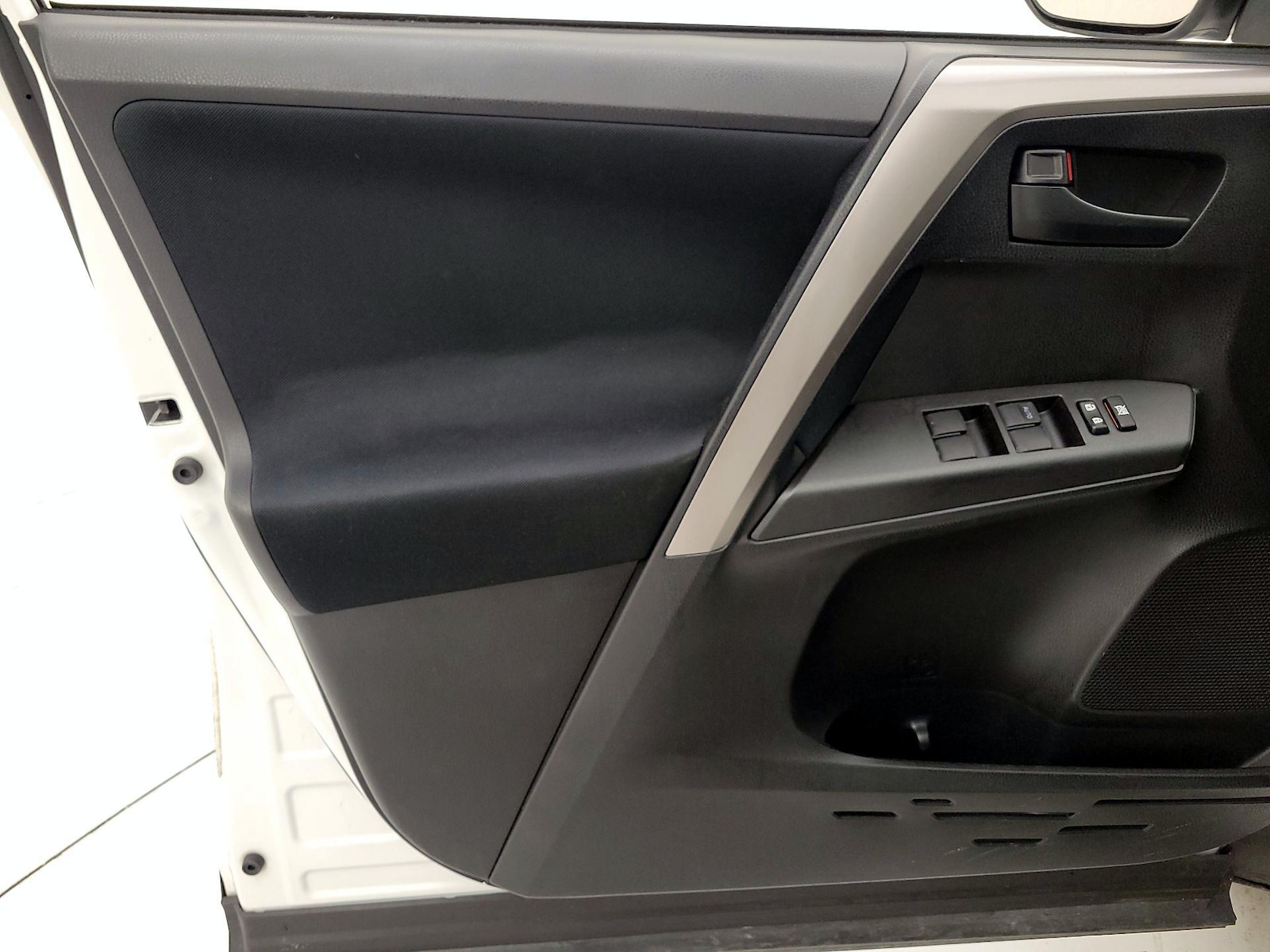 2017 Toyota RAV4 LE - Photo 13