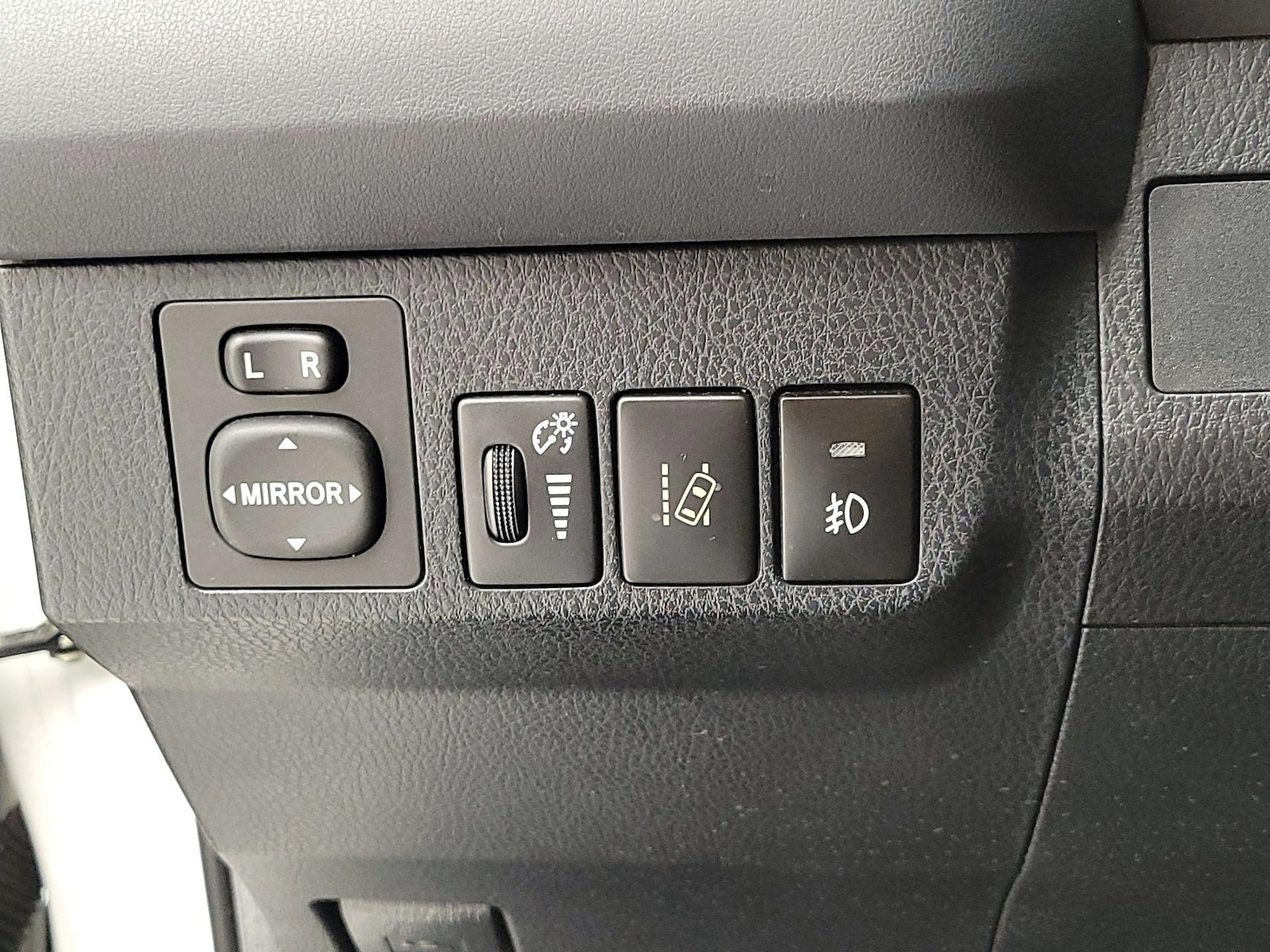 2017 Toyota RAV4 LE - Photo 14