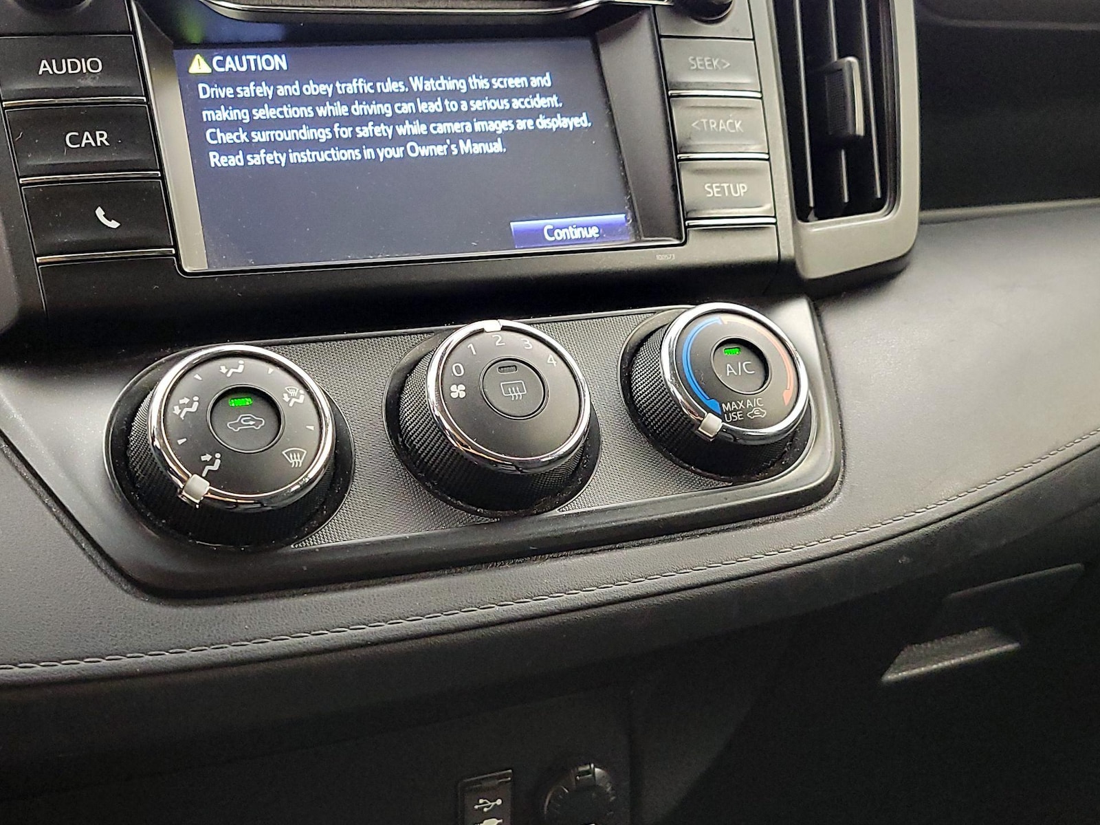 2017 Toyota RAV4 LE - Photo 17