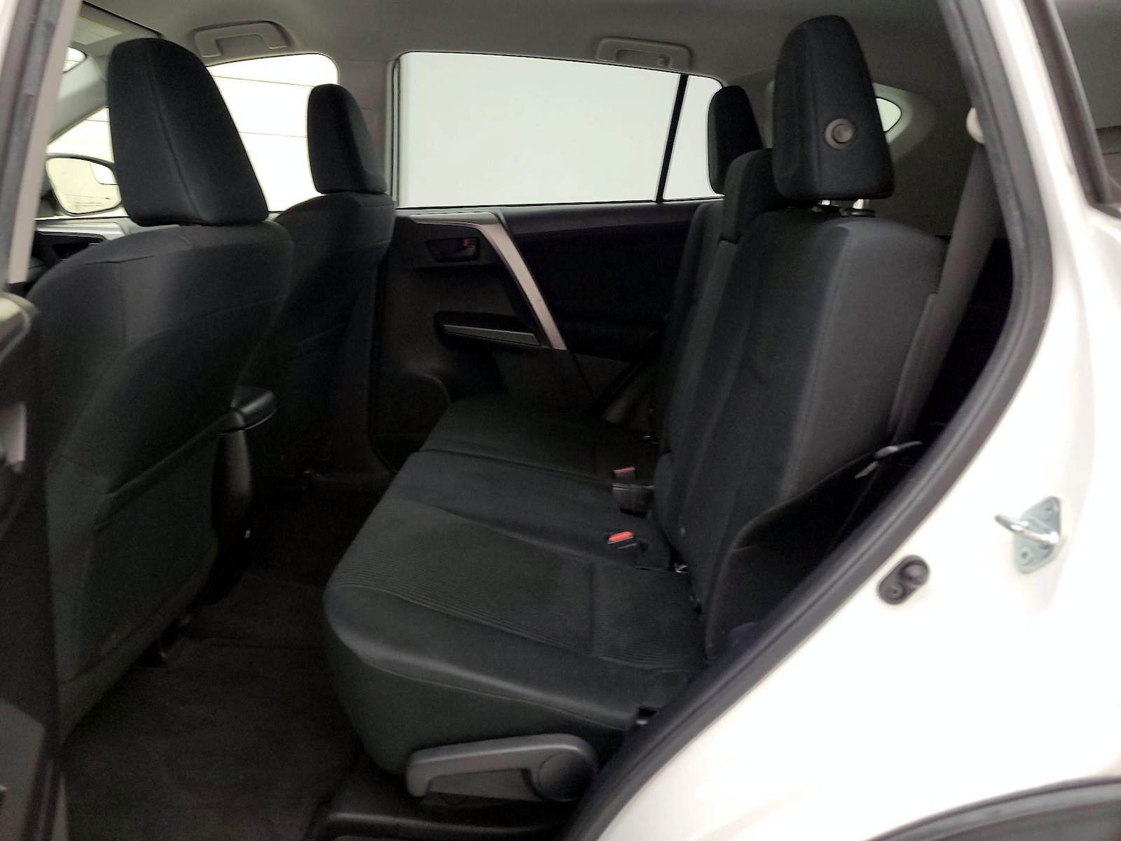 2017 Toyota RAV4 LE - Photo 20