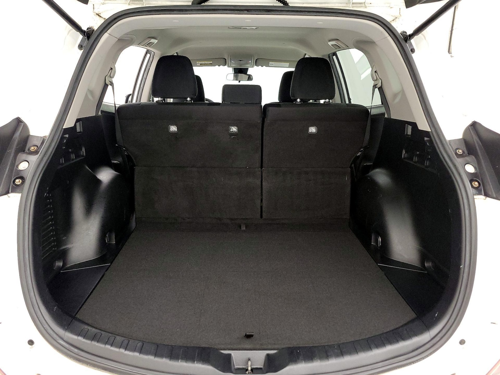 2017 Toyota RAV4 LE - Photo 21