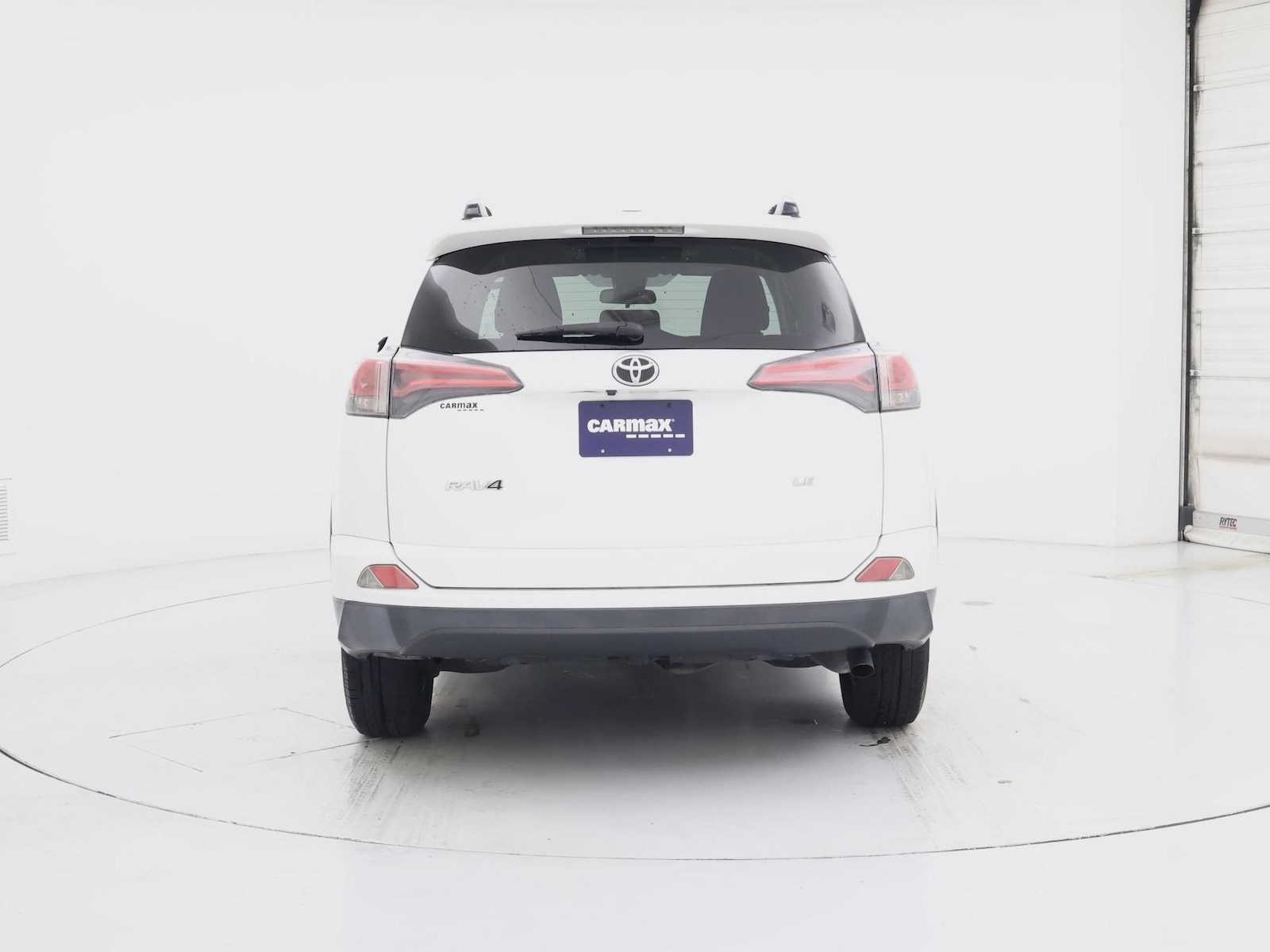 2017 Toyota RAV4 LE - Photo 7