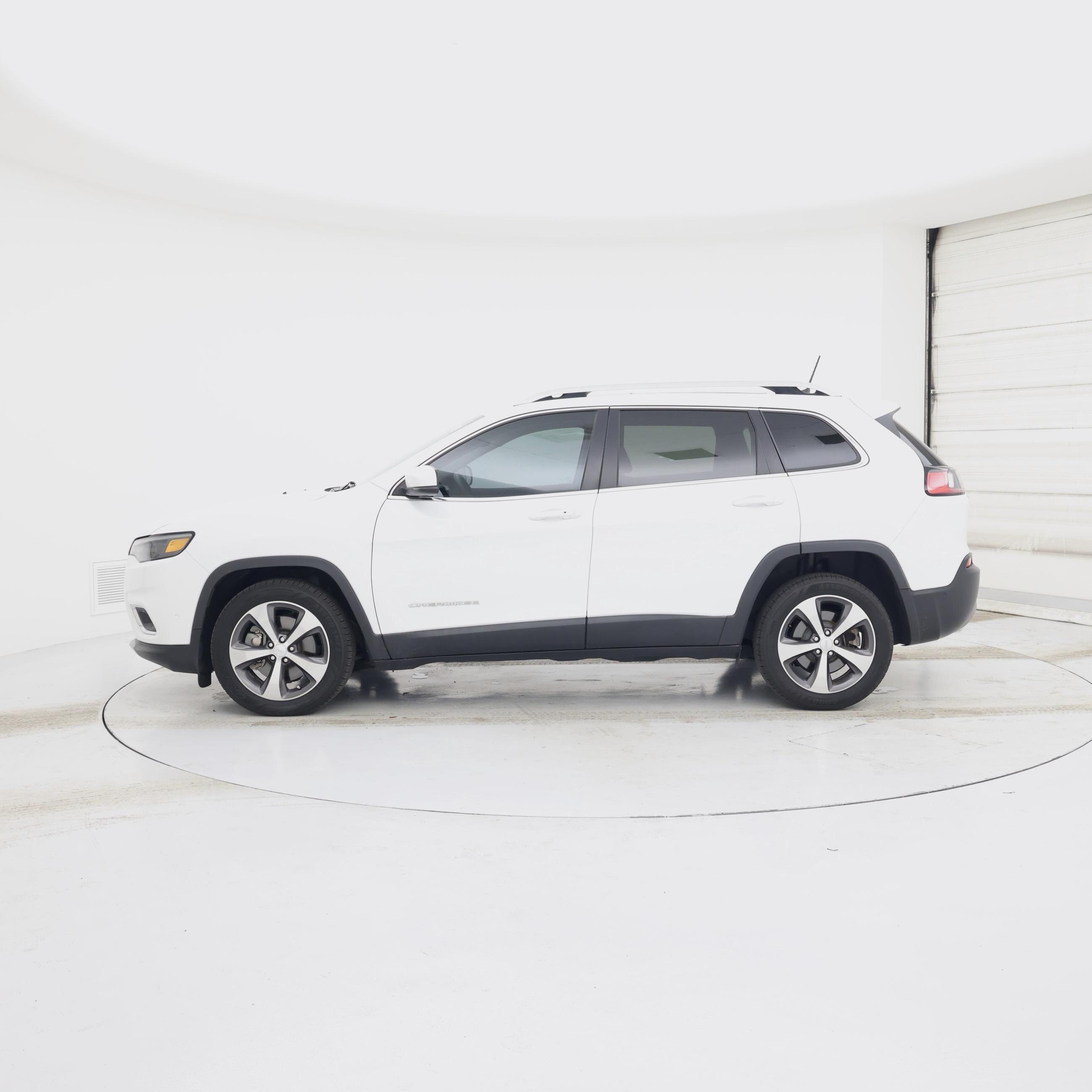 Thumbnail: 2019 Jeep Cherokee - 3
