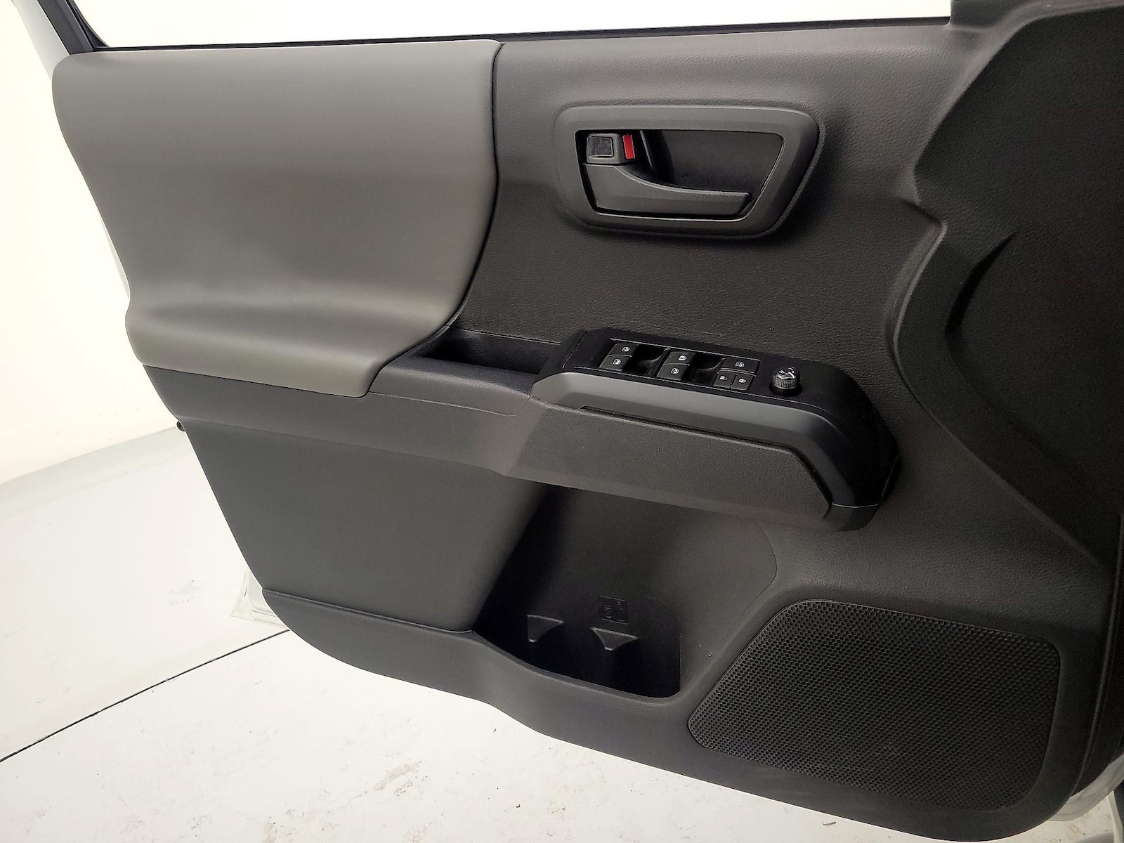 2022 Toyota Tacoma SR - Photo 13