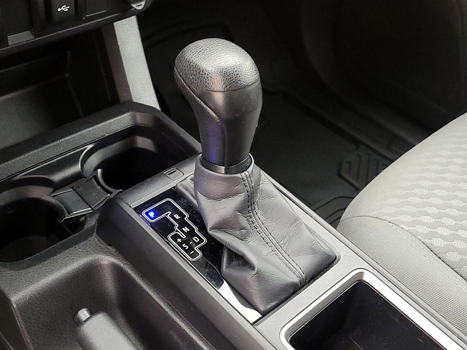 2022 Toyota Tacoma SR - Photo 18