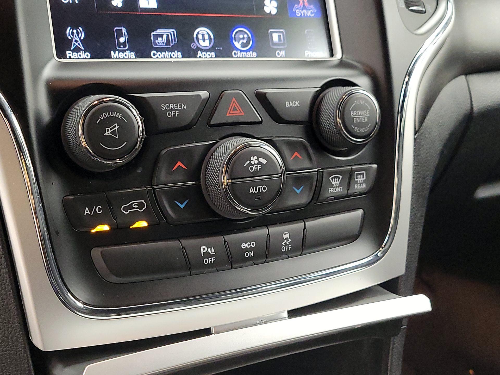Thumbnail: 2015 Jeep Grand Cherokee - 16