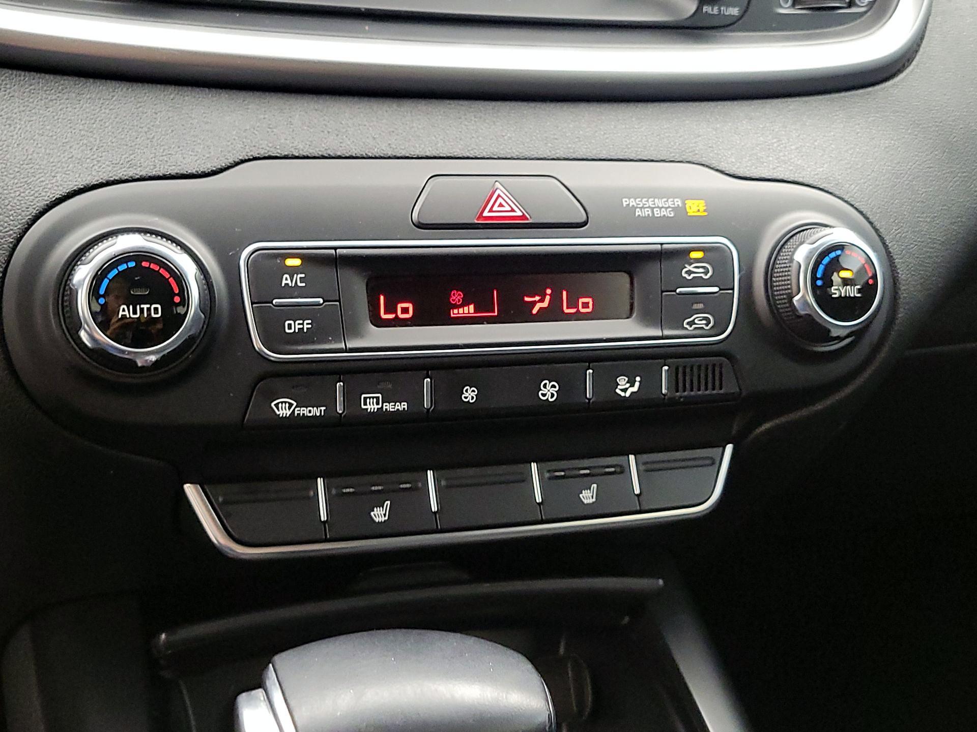 Thumbnail: 2019 Kia Sorento - 16
