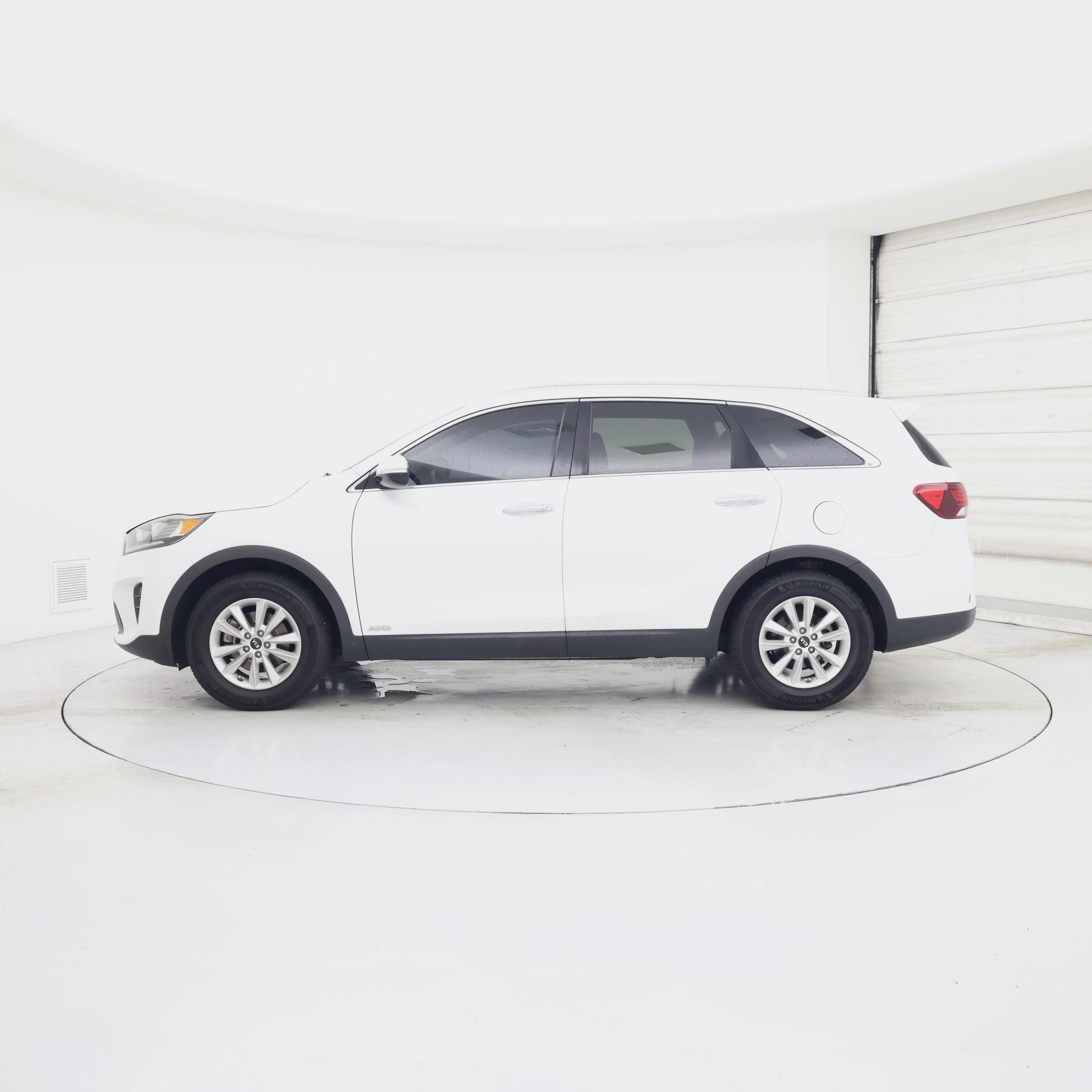 Thumbnail: 2019 Kia Sorento - 3