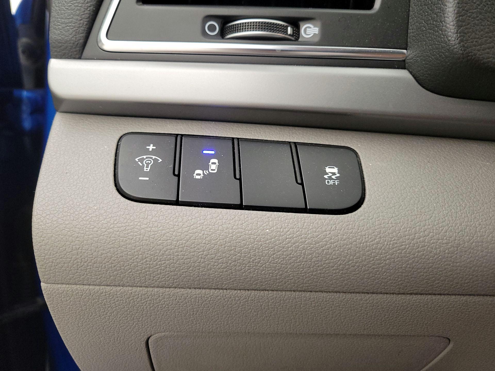 Thumbnail: 2018 Hyundai Elantra - 13