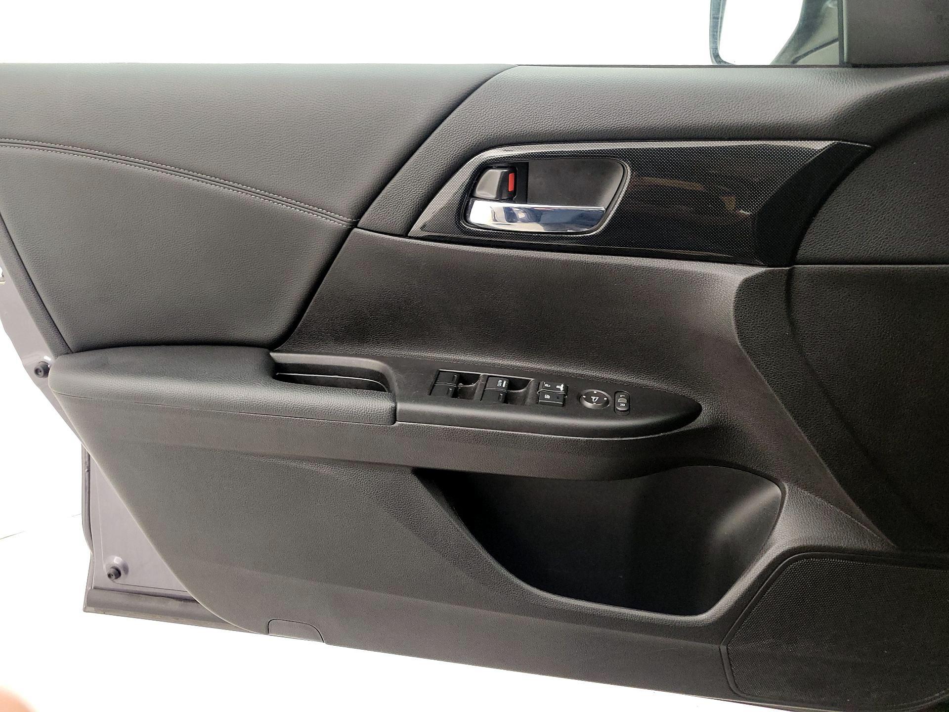 Thumbnail: 2015 Honda Accord - 12