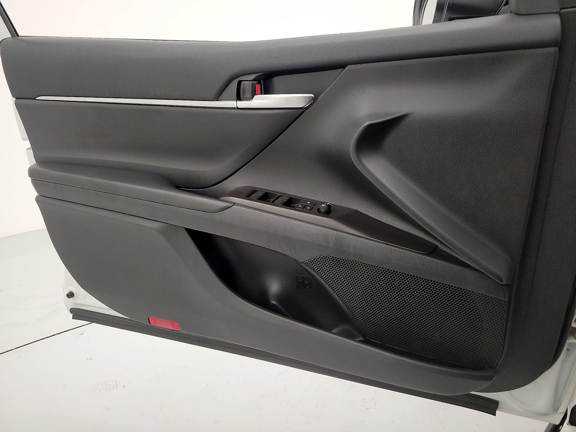 Thumbnail: 2022 Toyota Camry - 12