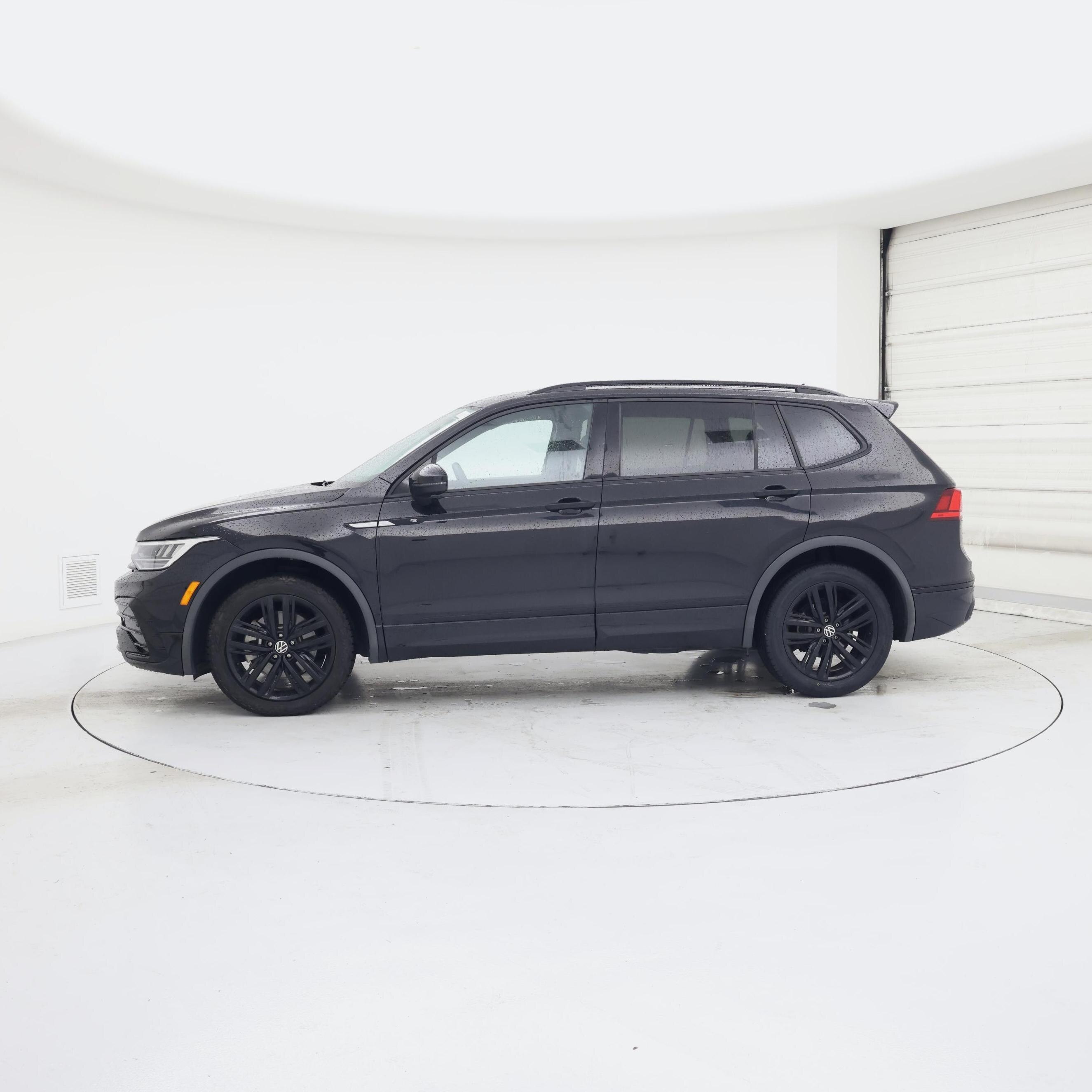 Thumbnail: 2022 Volkswagen Tiguan - 3