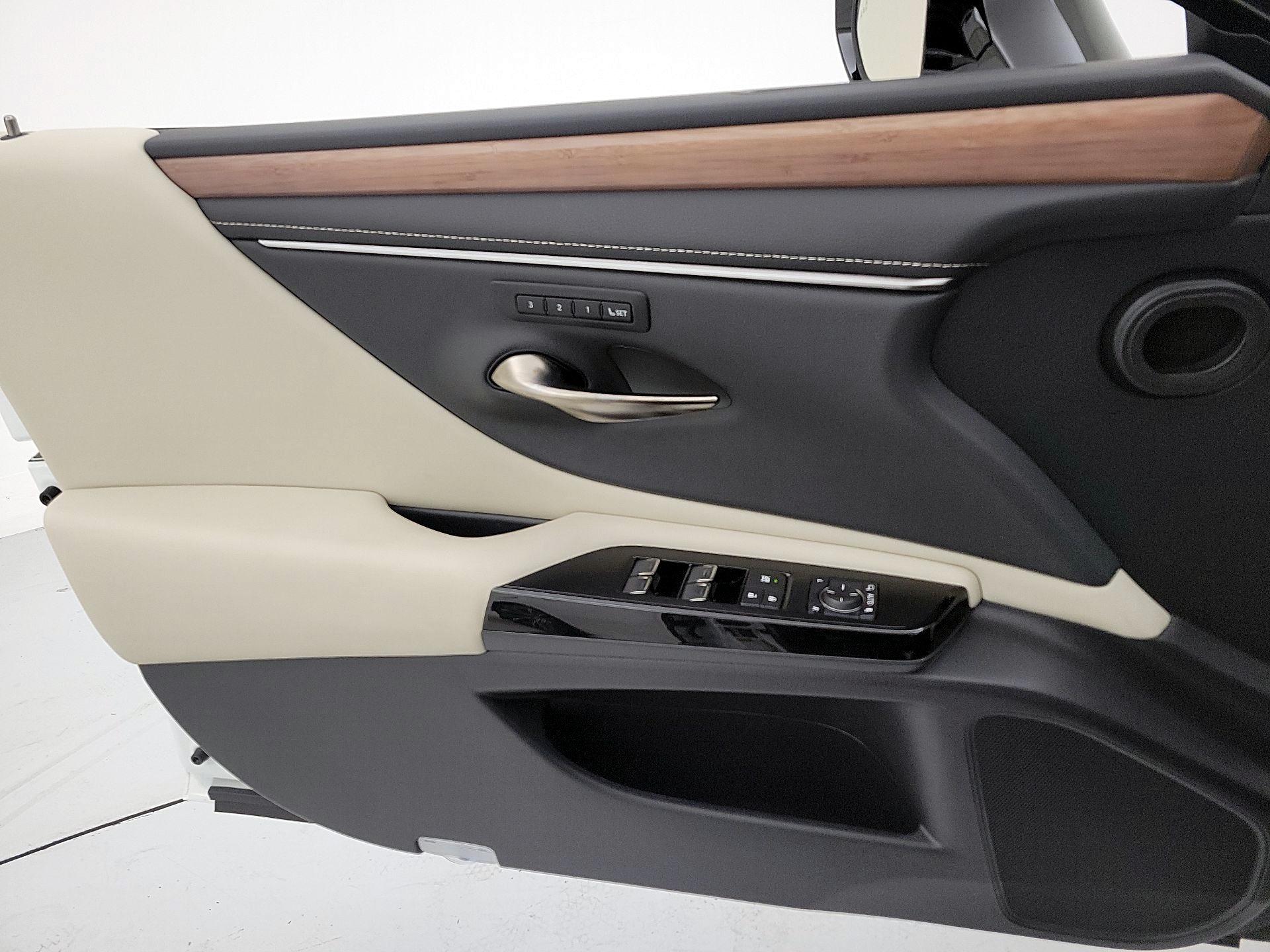 Thumbnail: 2023 Lexus ES - 12