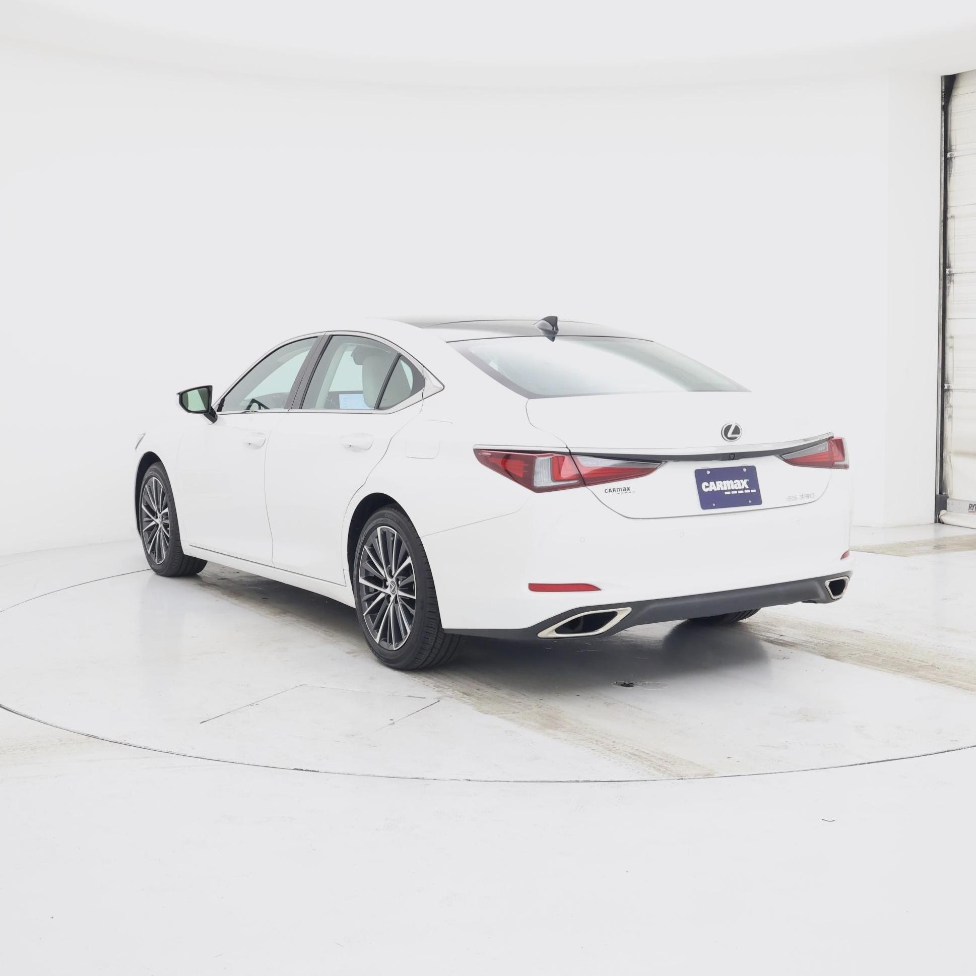 Thumbnail: 2023 Lexus ES - 2