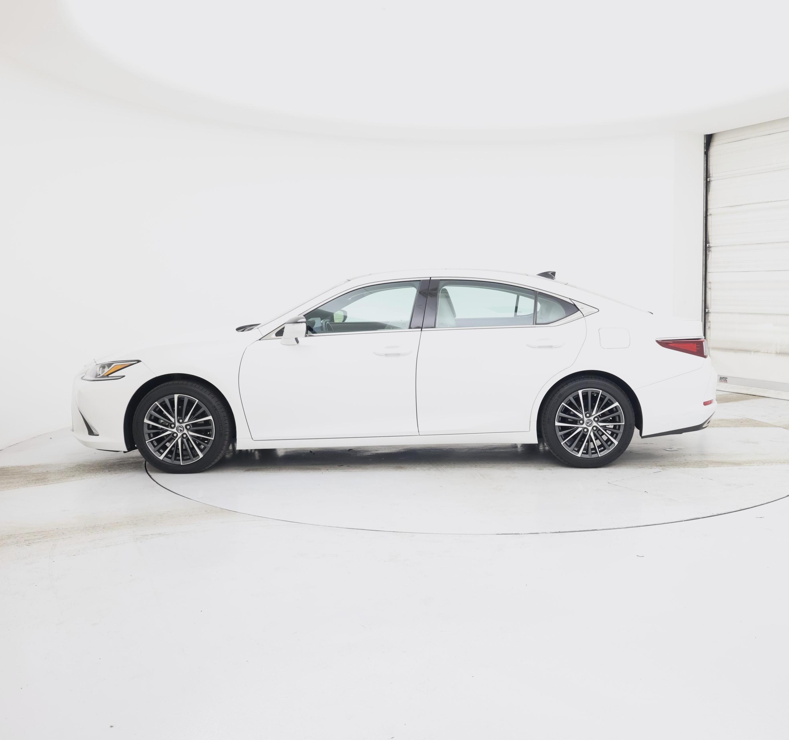Thumbnail: 2023 Lexus ES - 3