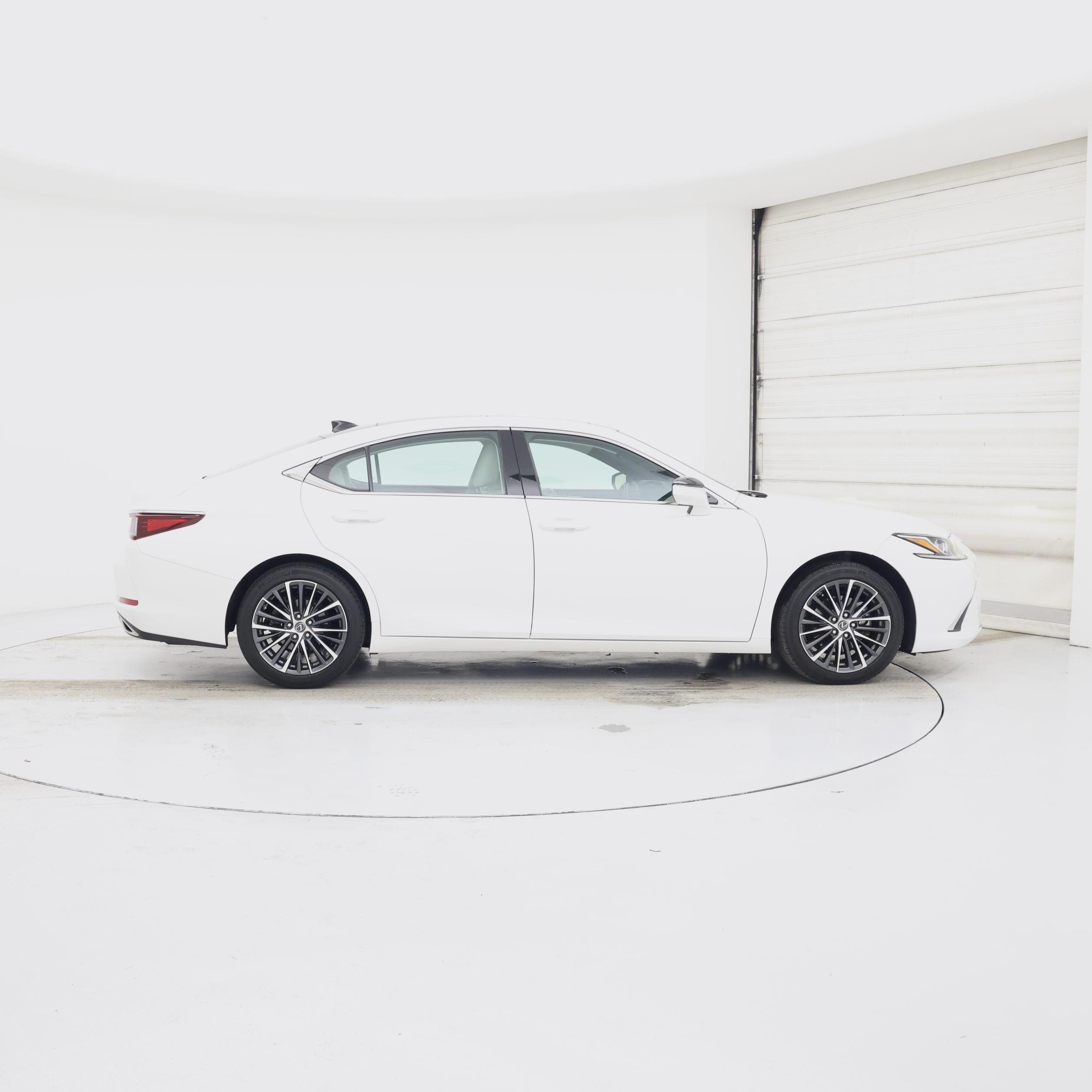 Thumbnail: 2023 Lexus ES - 7
