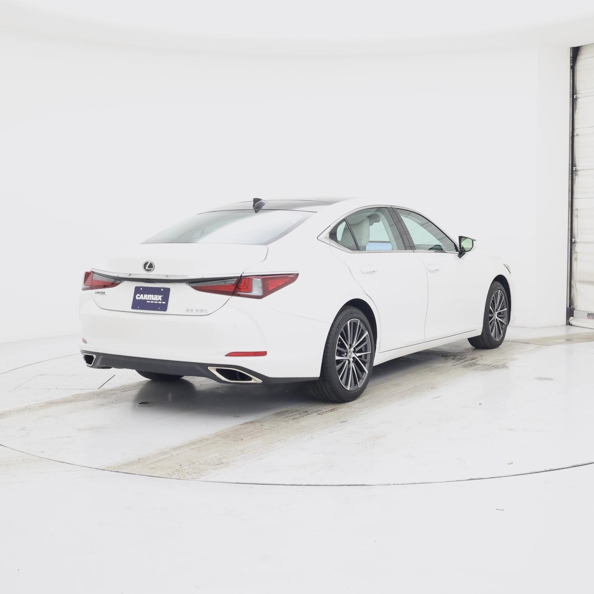 Thumbnail: 2023 Lexus ES - 8