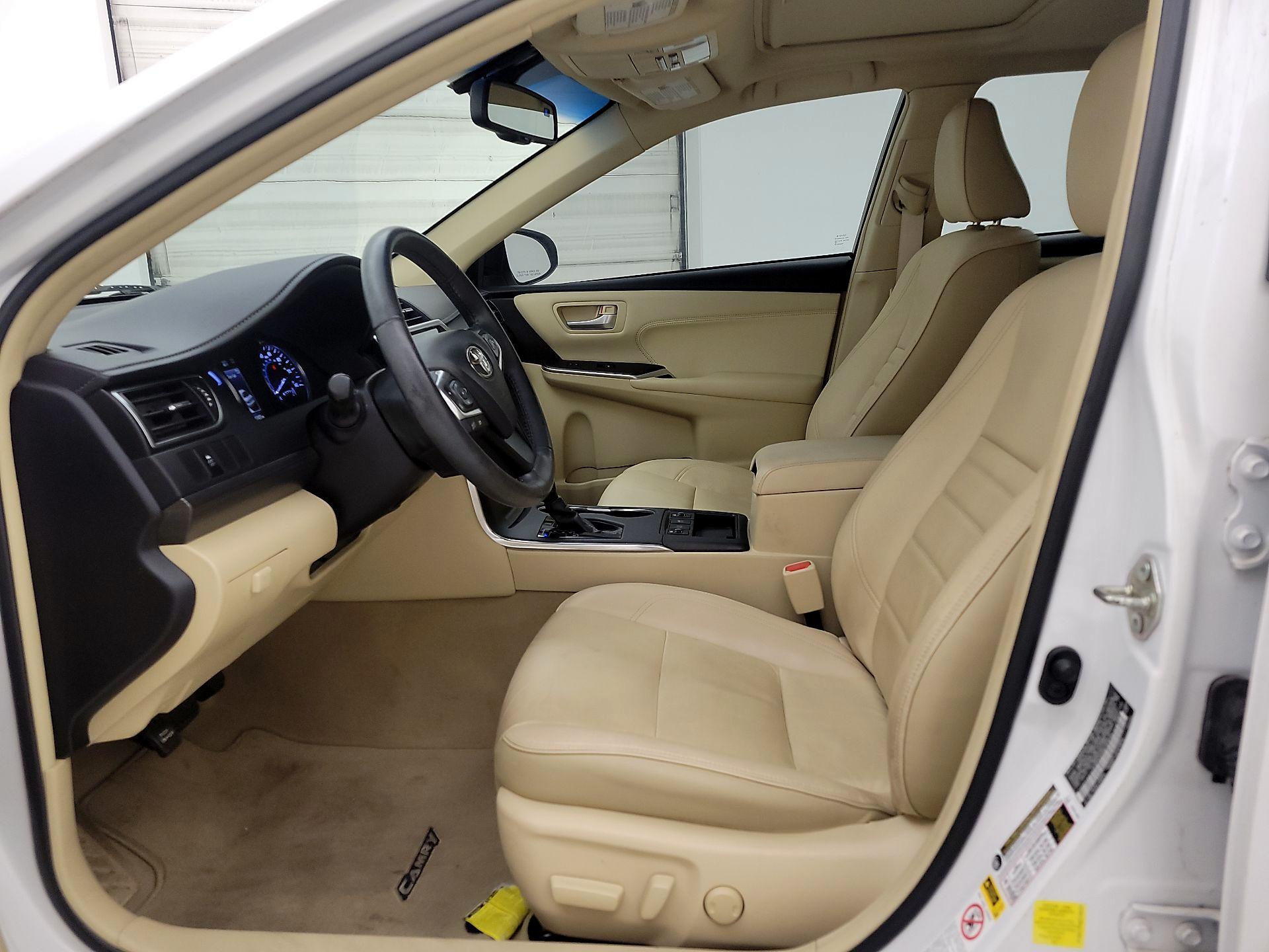 Thumbnail: 2016 Toyota Camry - 11