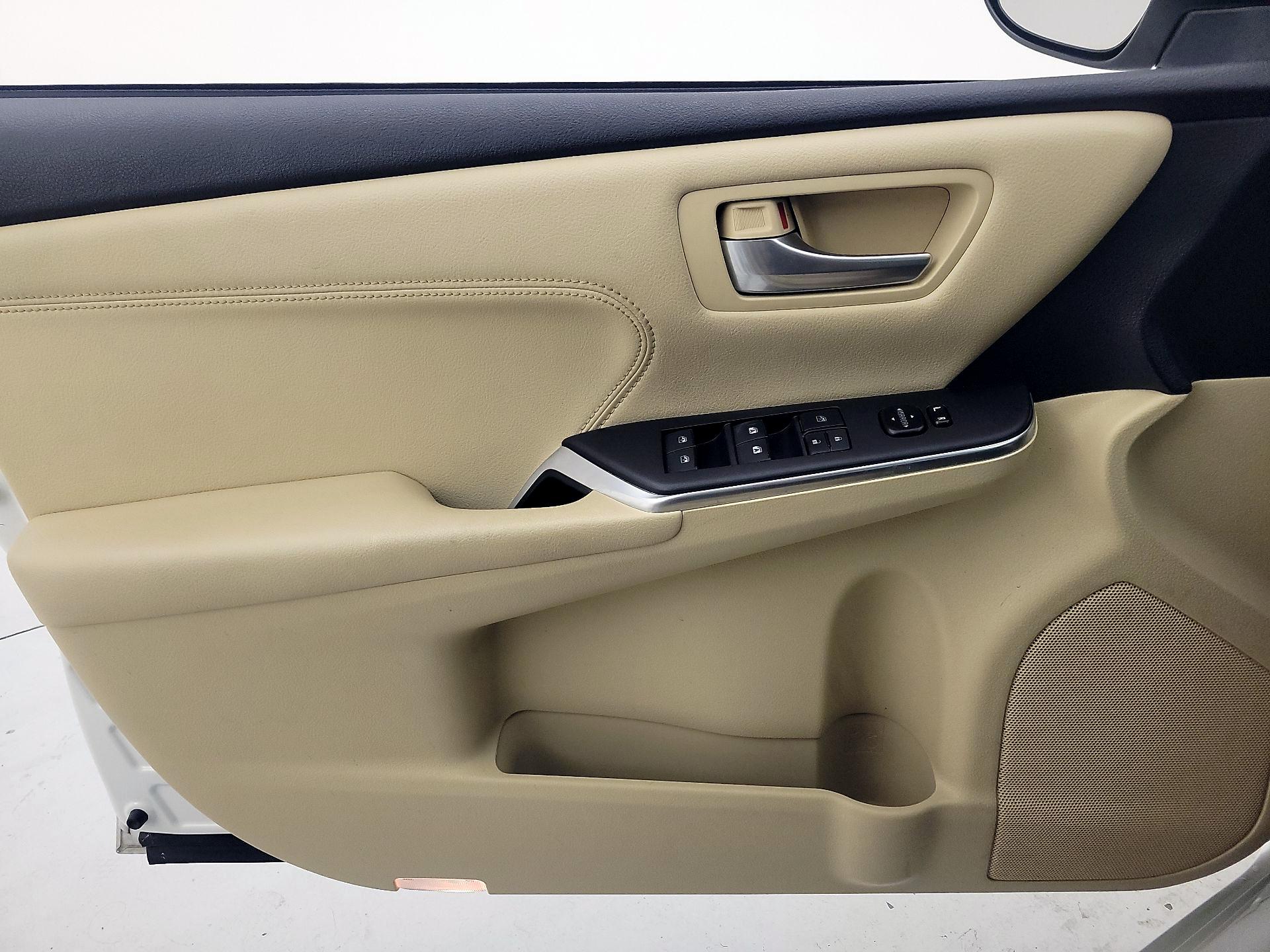 Thumbnail: 2016 Toyota Camry - 12