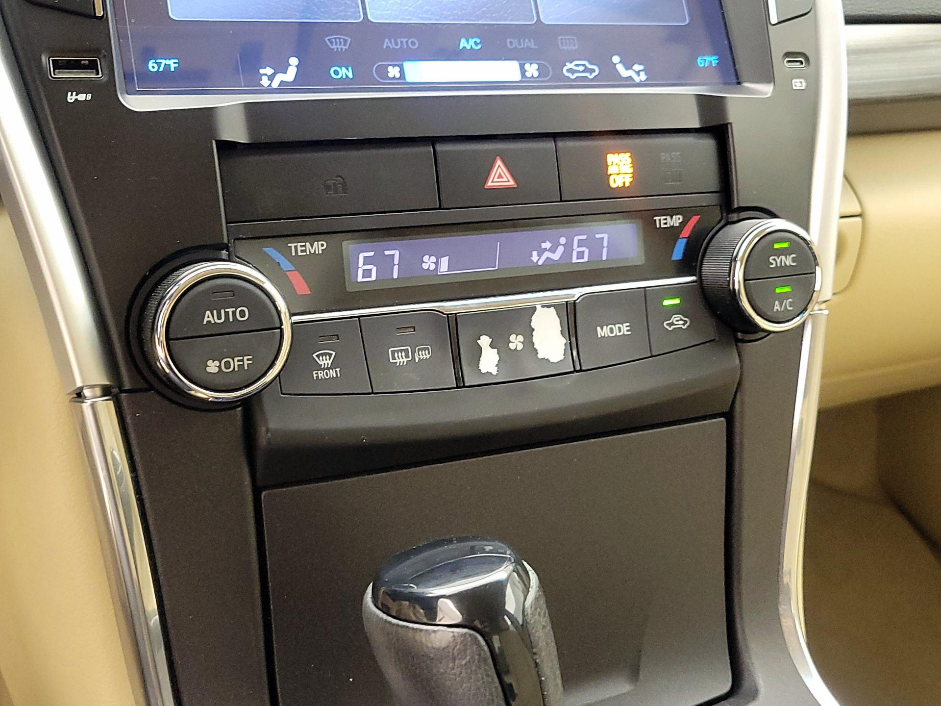 Thumbnail: 2016 Toyota Camry - 16