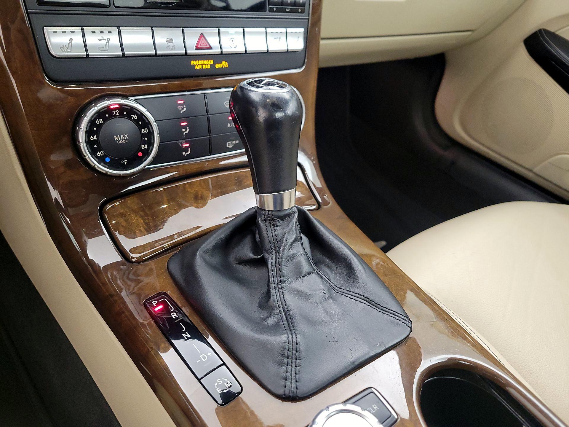 Thumbnail: 2015 Mercedes-Benz SLK - 15