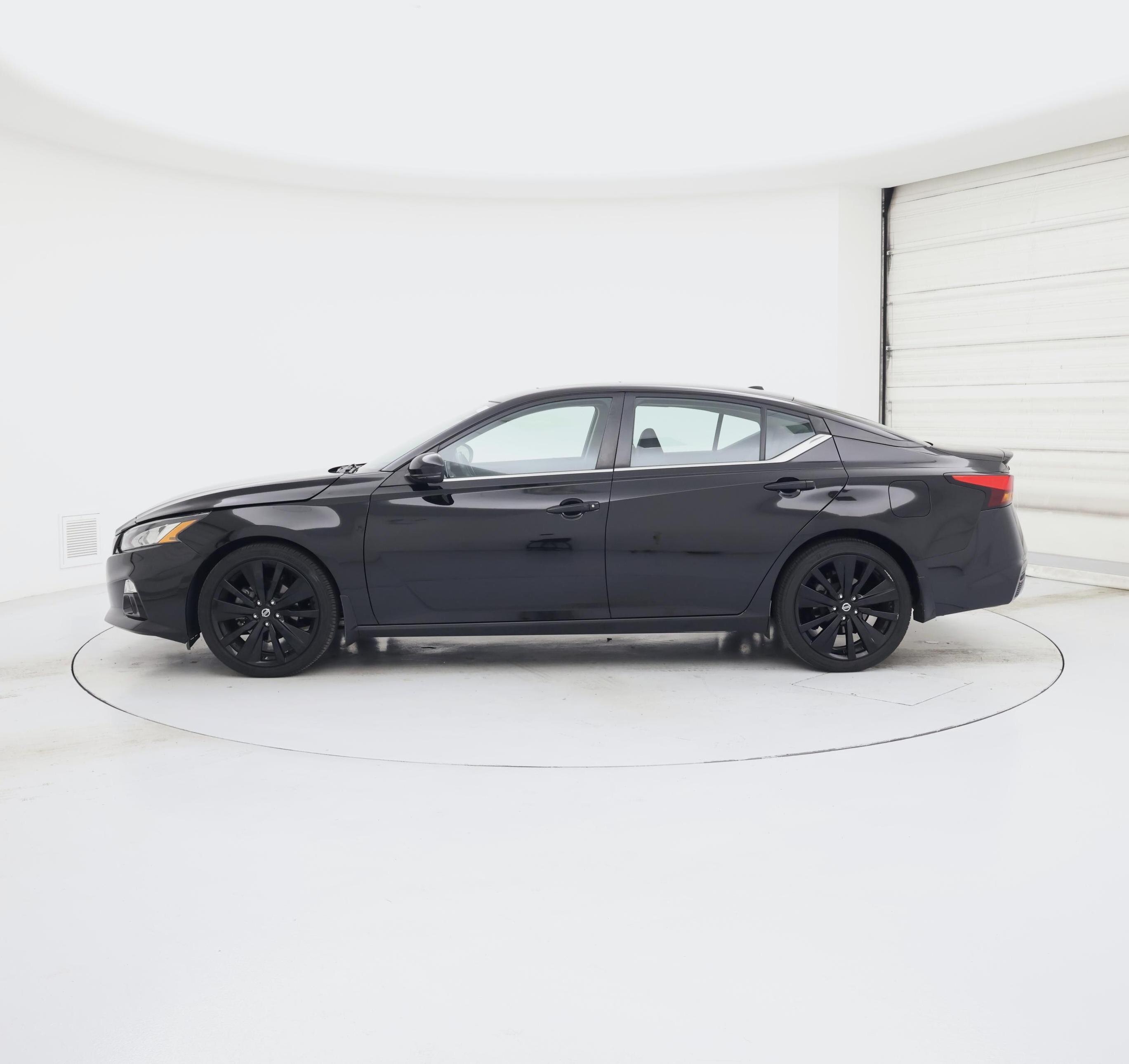 Thumbnail: 2022 Nissan Altima - 3