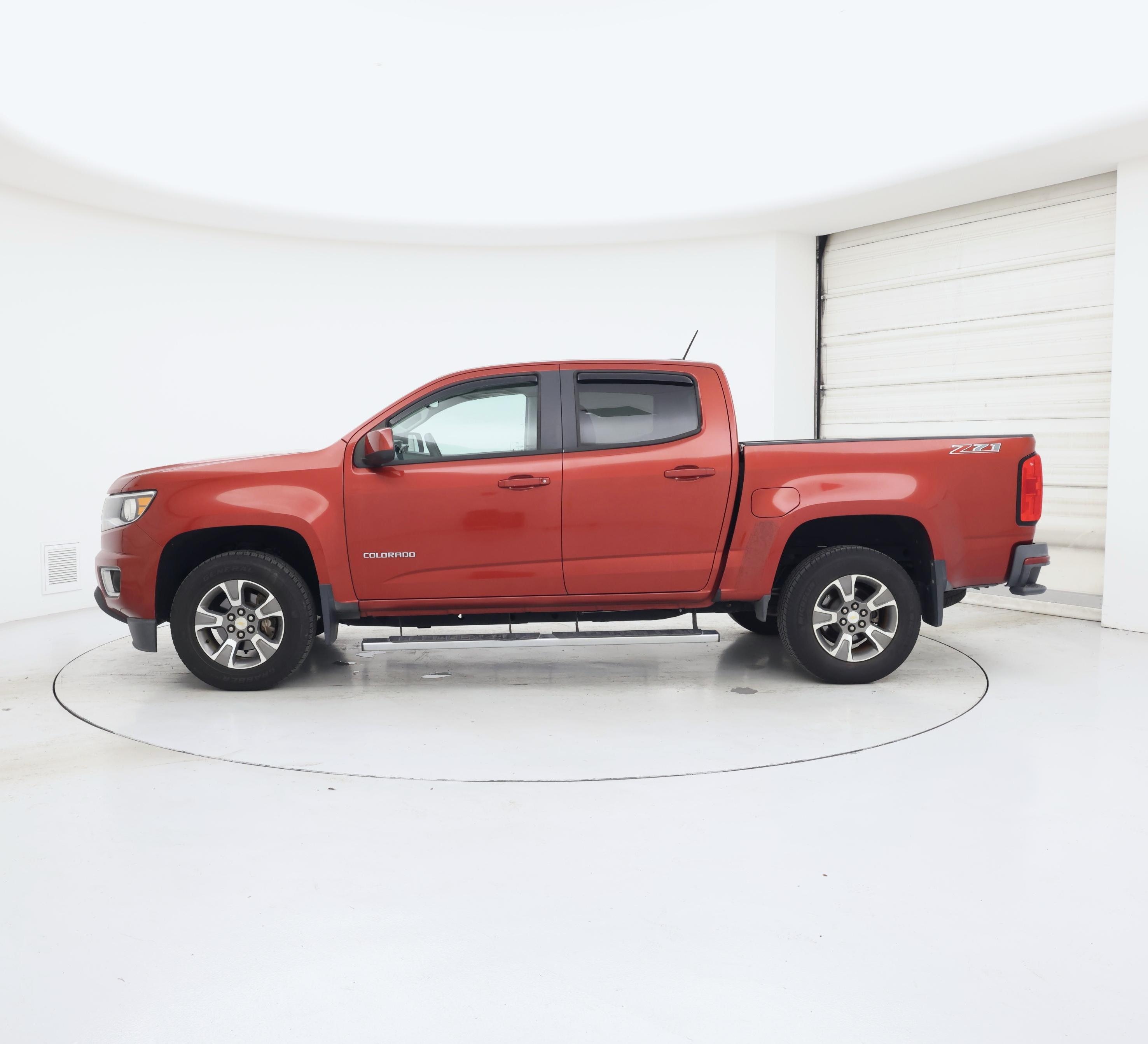 Thumbnail: 2015 Chevrolet Colorado - 3