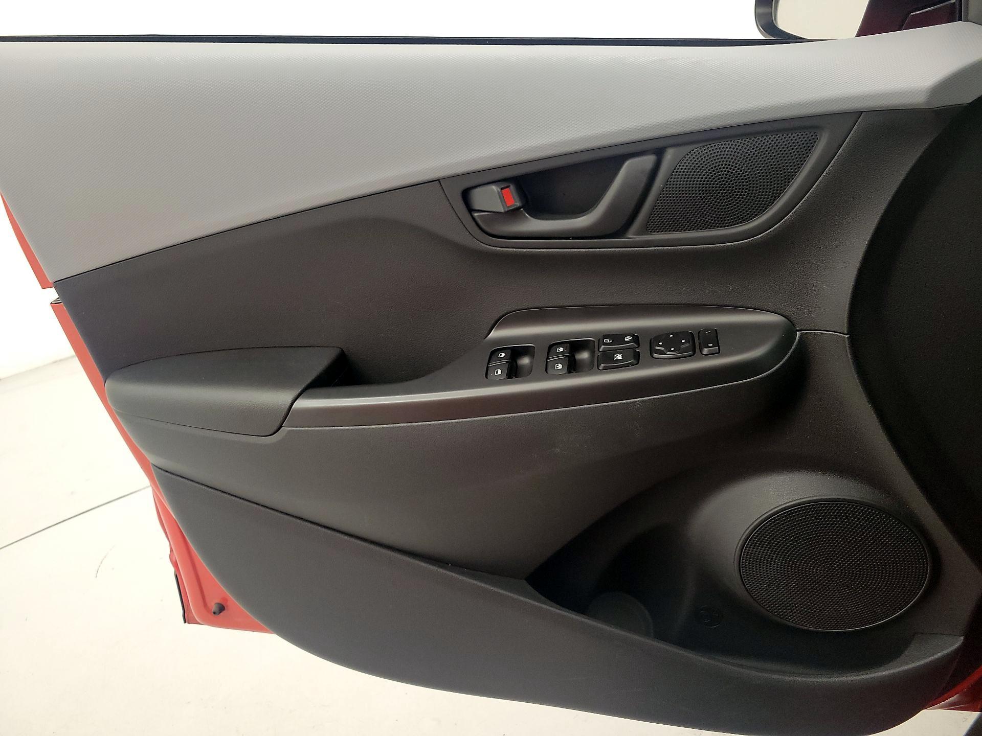 Thumbnail: 2020 Hyundai Kona - 12