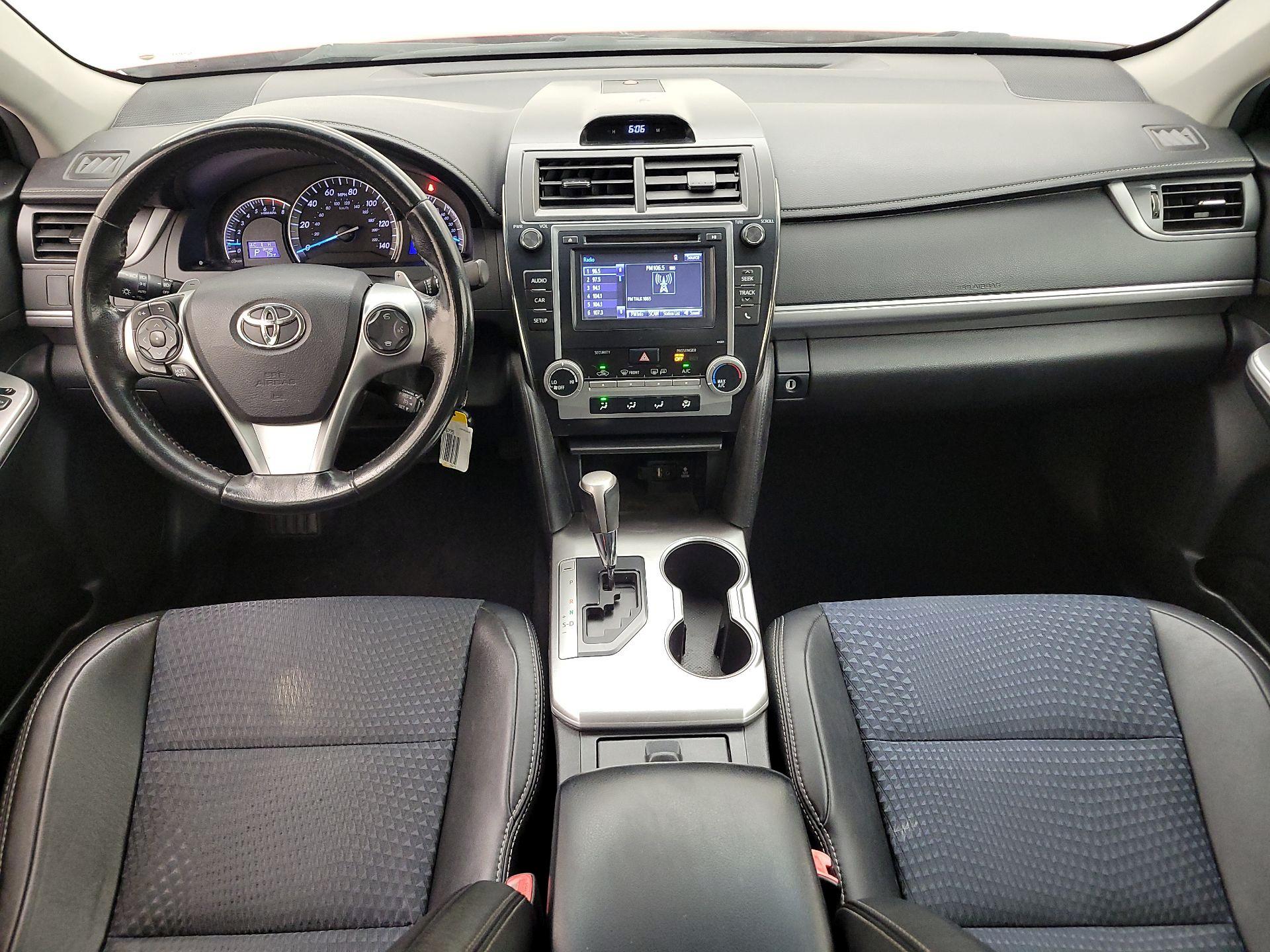 Thumbnail: 2014 Toyota Camry - 9