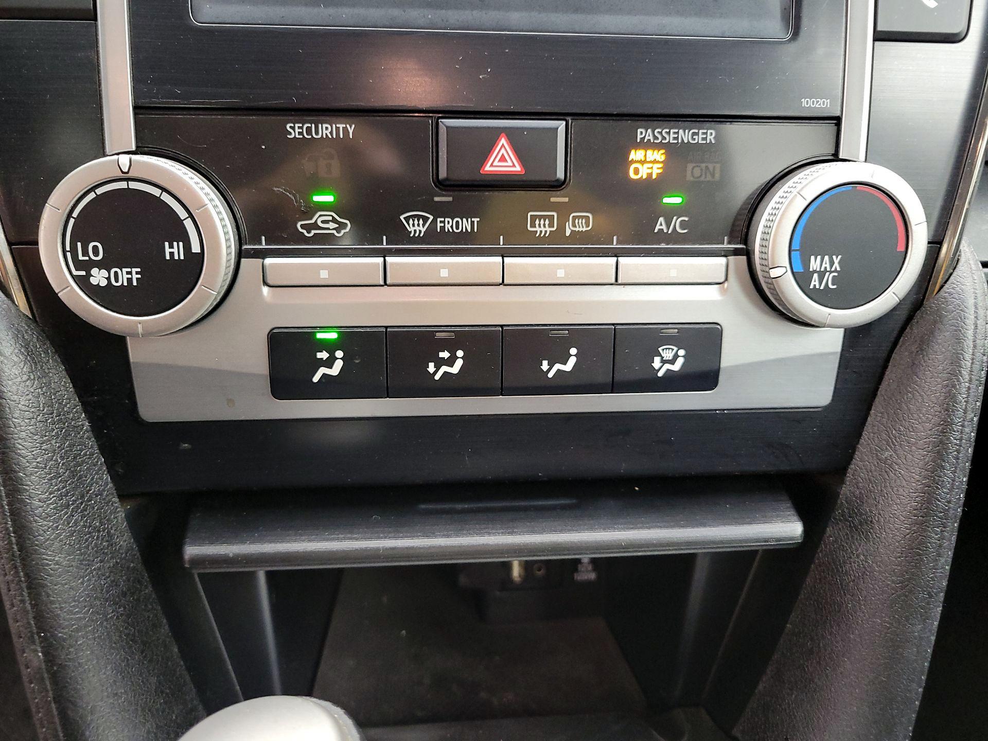 Thumbnail: 2014 Toyota Camry - 16