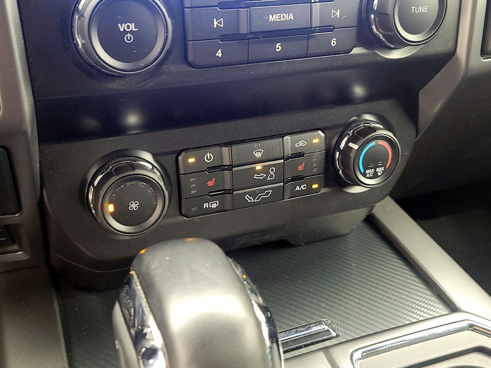 2019 Ford F-150 XLT - Photo 17