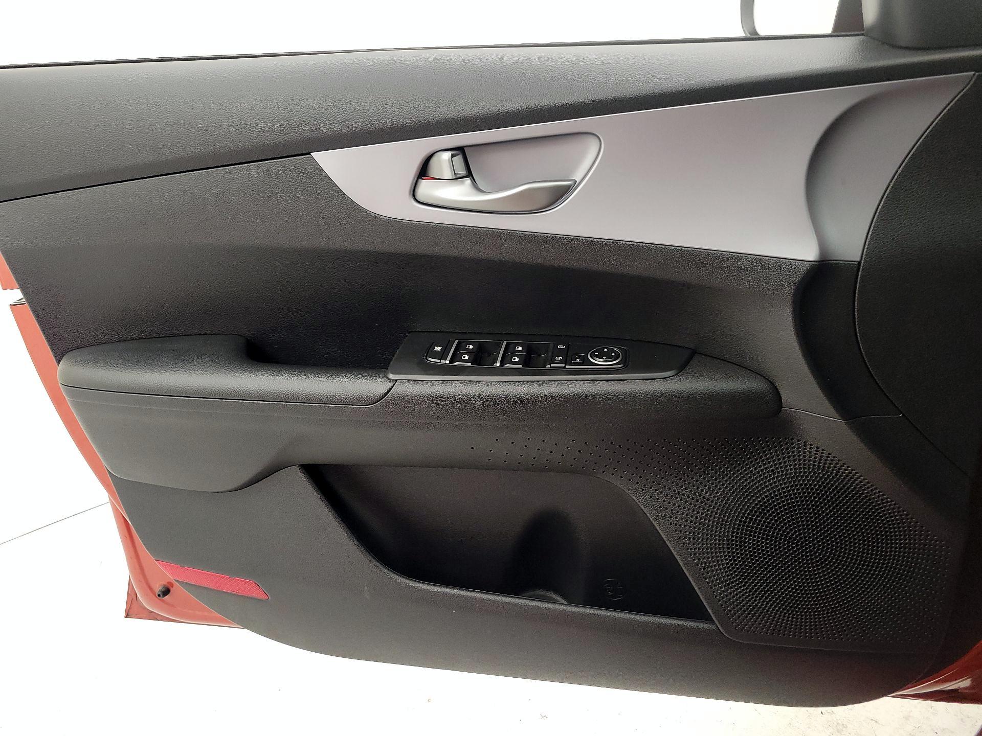 Thumbnail: 2022 Kia Forte - 12